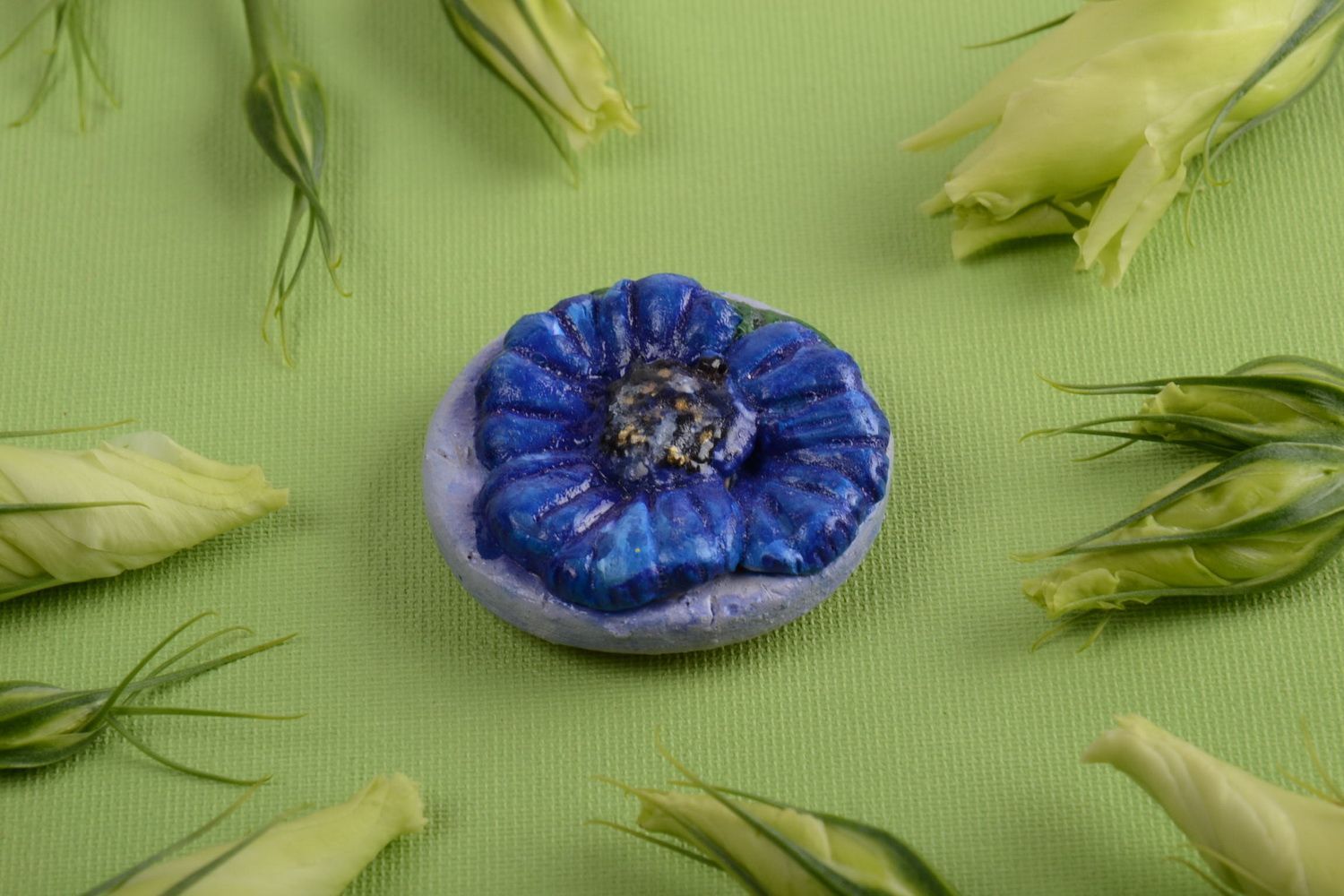 Magnet fleur bleue en céramique rond peint fait main pour frigo décoratif photo 1