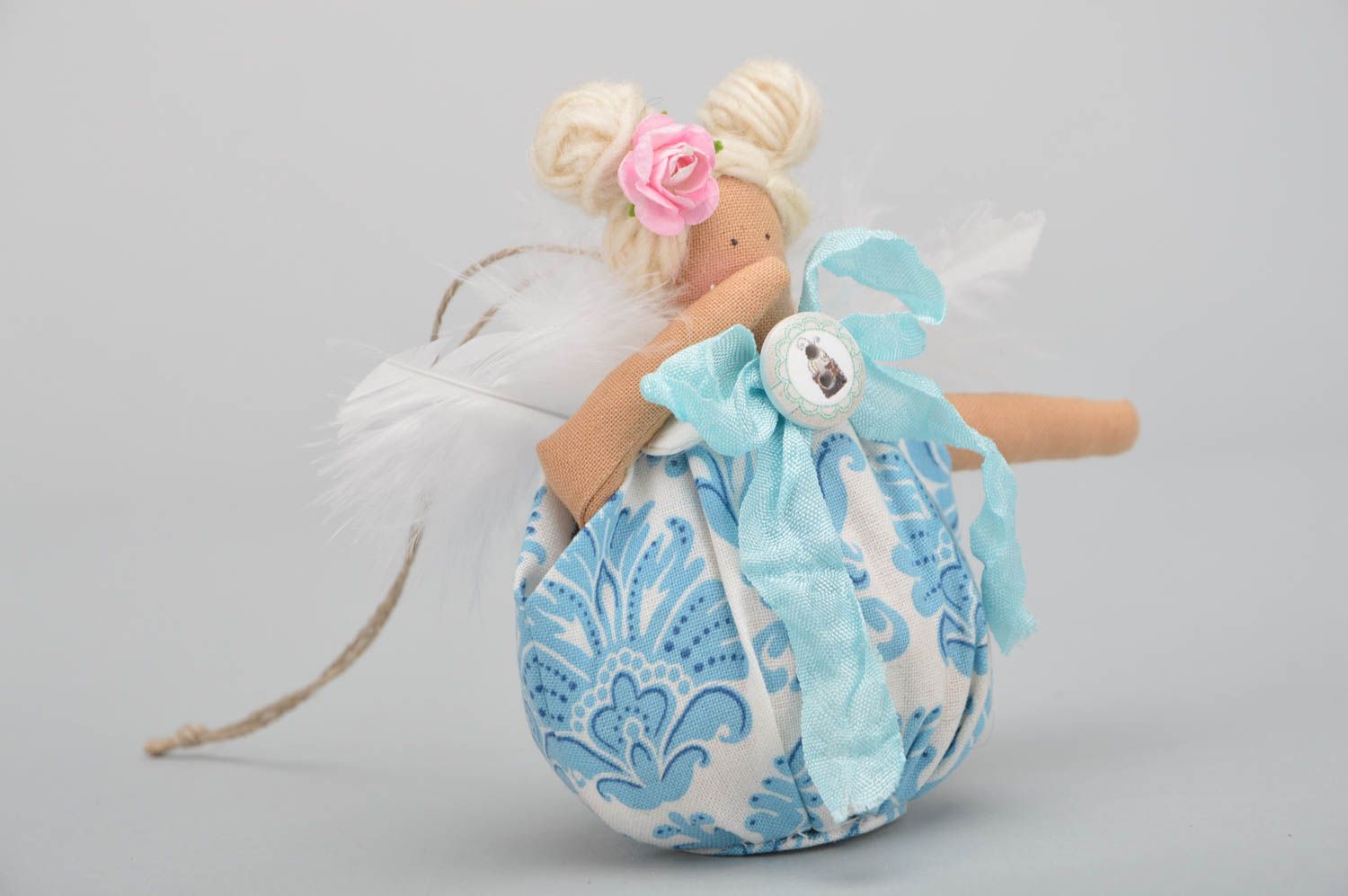 Игрушка кукла из ткани ангел с крыльями в голубом платье с перьями ручная работа фото 2