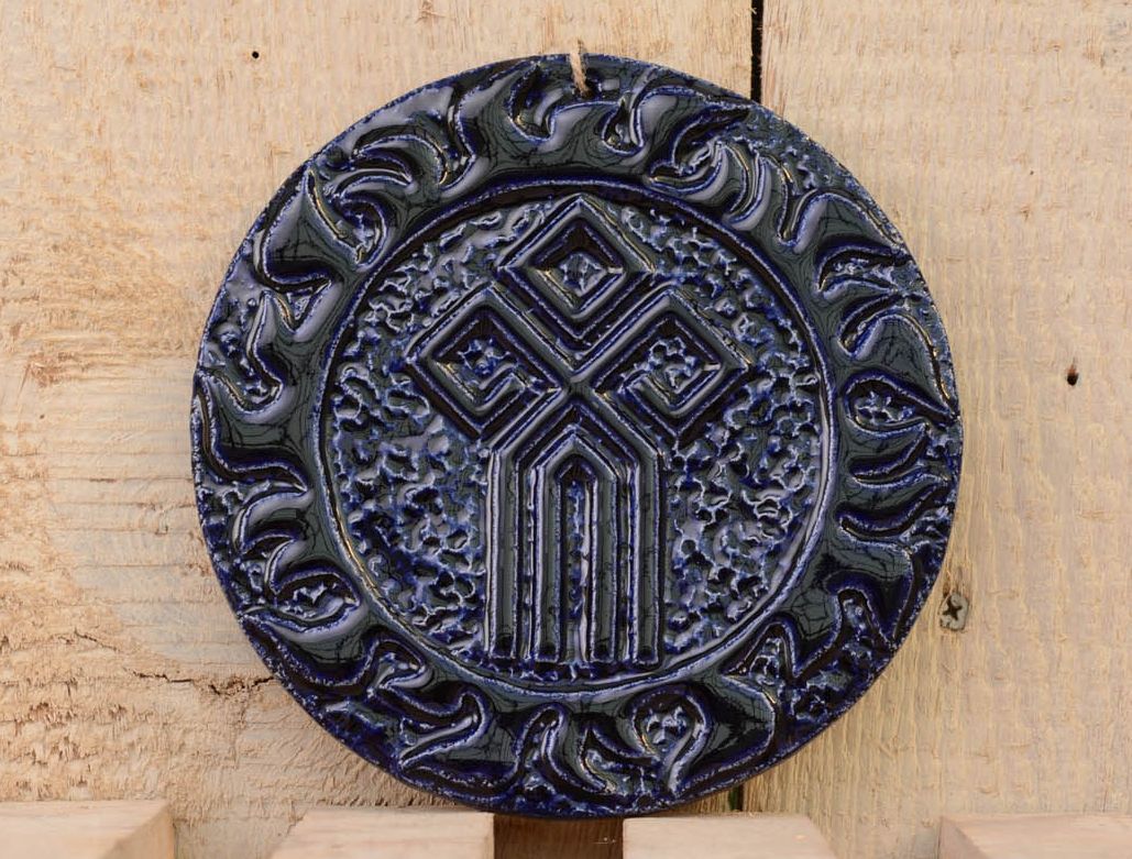 Assiette-amulette en céramique faite main Chour photo 1
