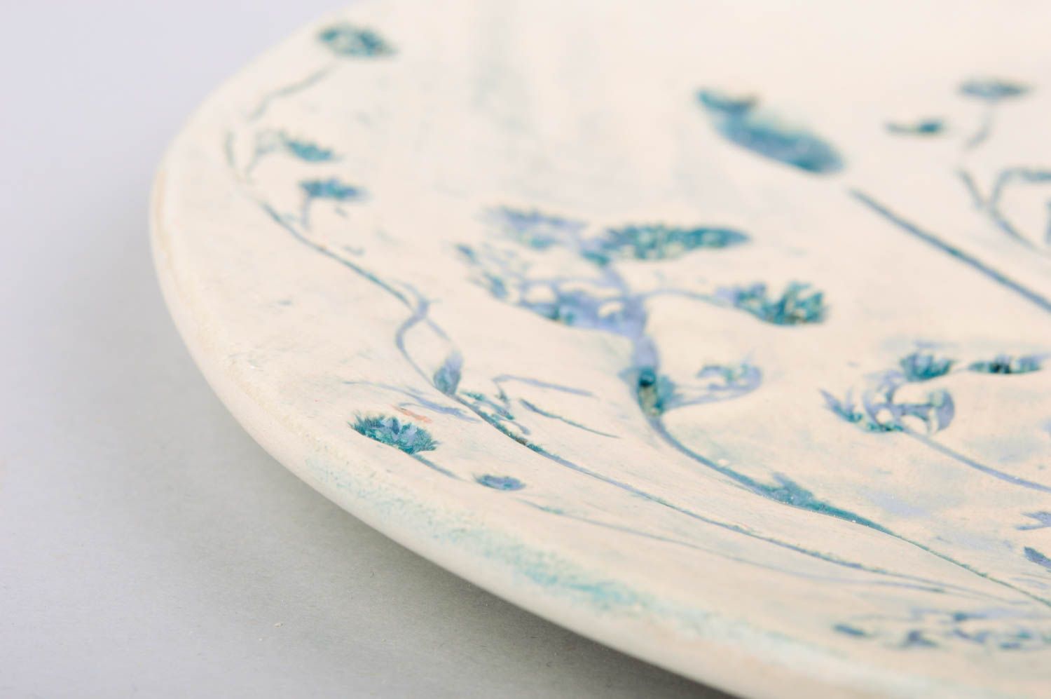 Assiette en céramique décorative faite main peinte de glaçure à motif bleu blanc photo 5