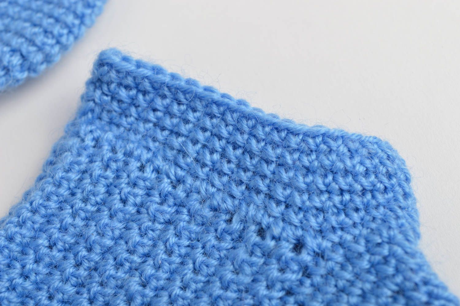 Chaussons bébé fait main Pantoufles tricot bleu polyacrylique Vêtement bébé photo 4