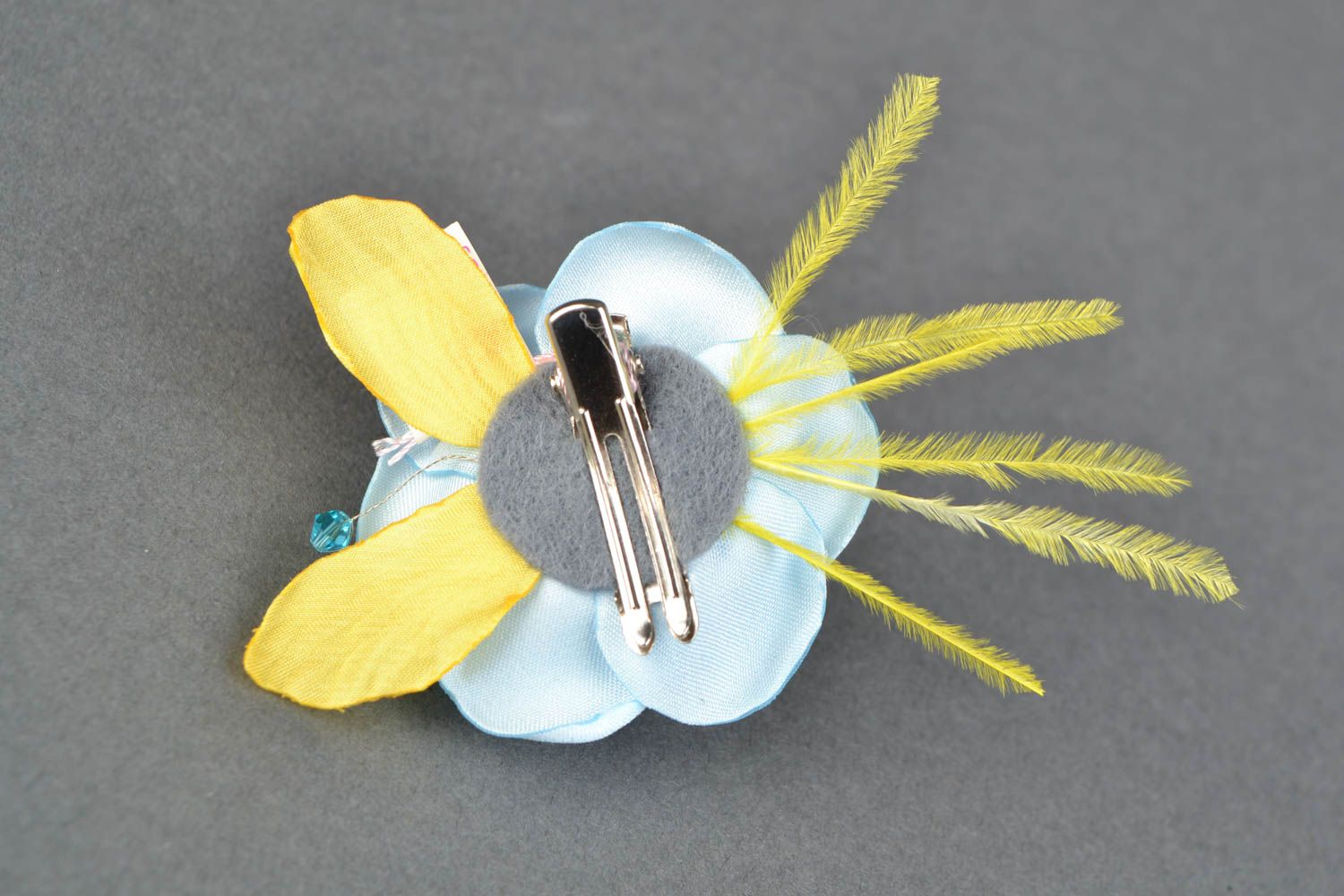 Дизайнерская заколка для волос из атласа и шифона Голубая роза фото 4
