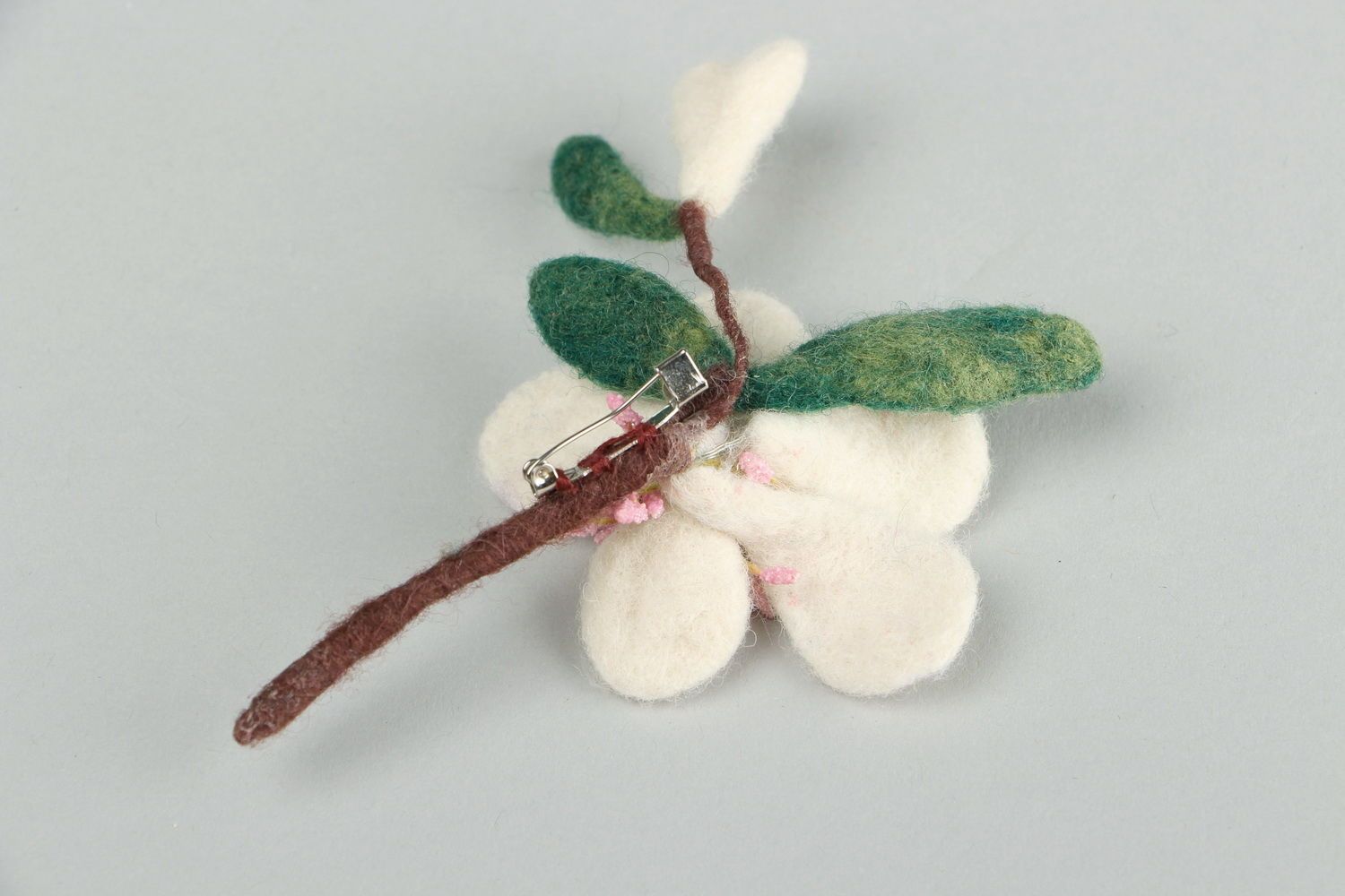 Broche faite main en laine Fleur photo 2