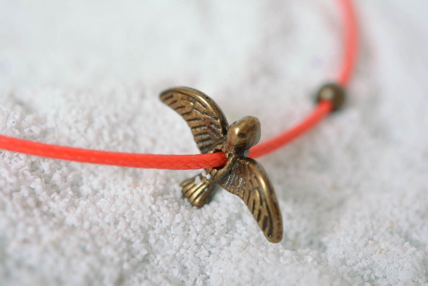 Bracelet cordon ciré rouge Bijou fait main avec oiseau Cadeau pour femme photo 2