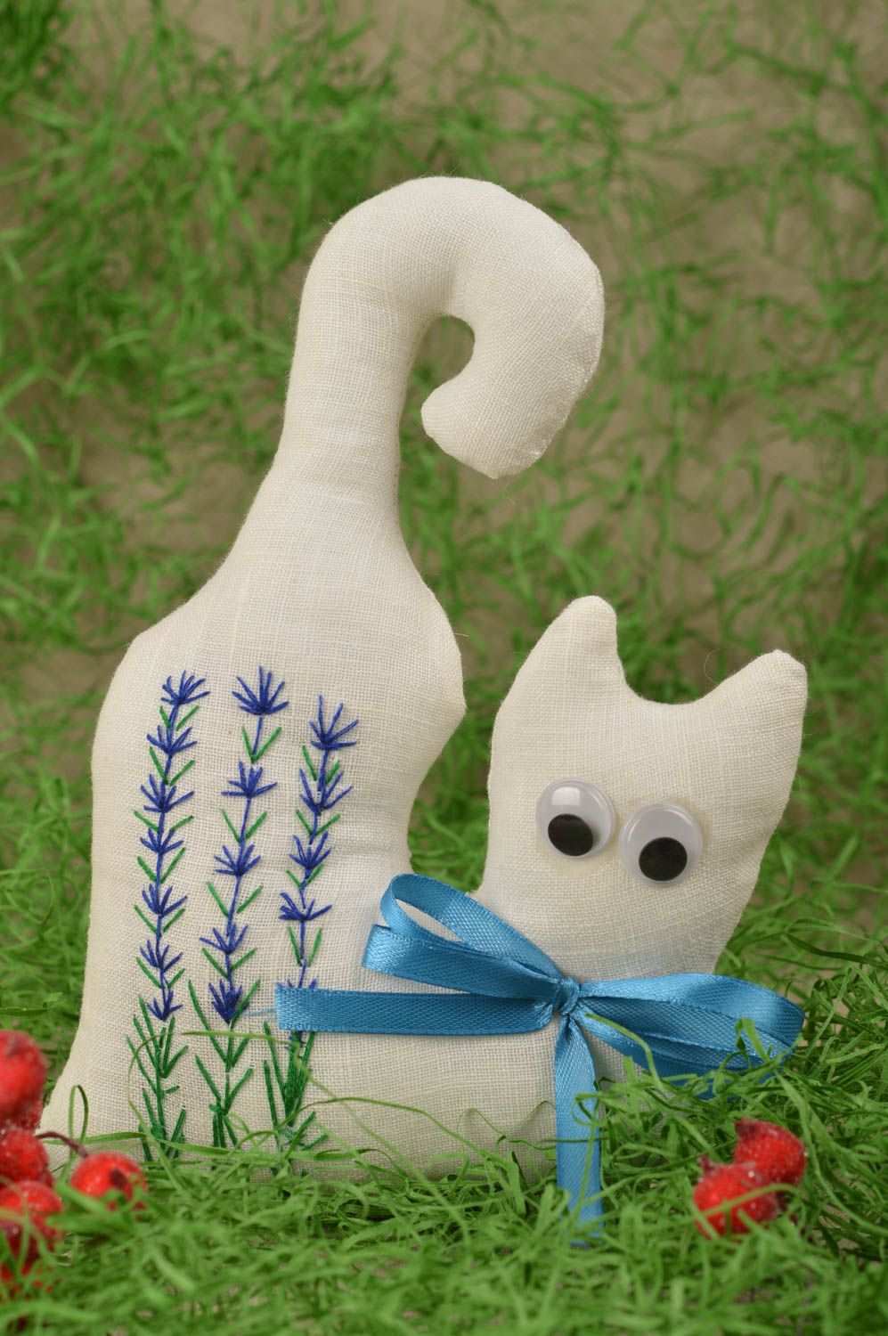 Игрушка ручной работы интерьерная игрушка декор для дома в виде кота льняная фото 1