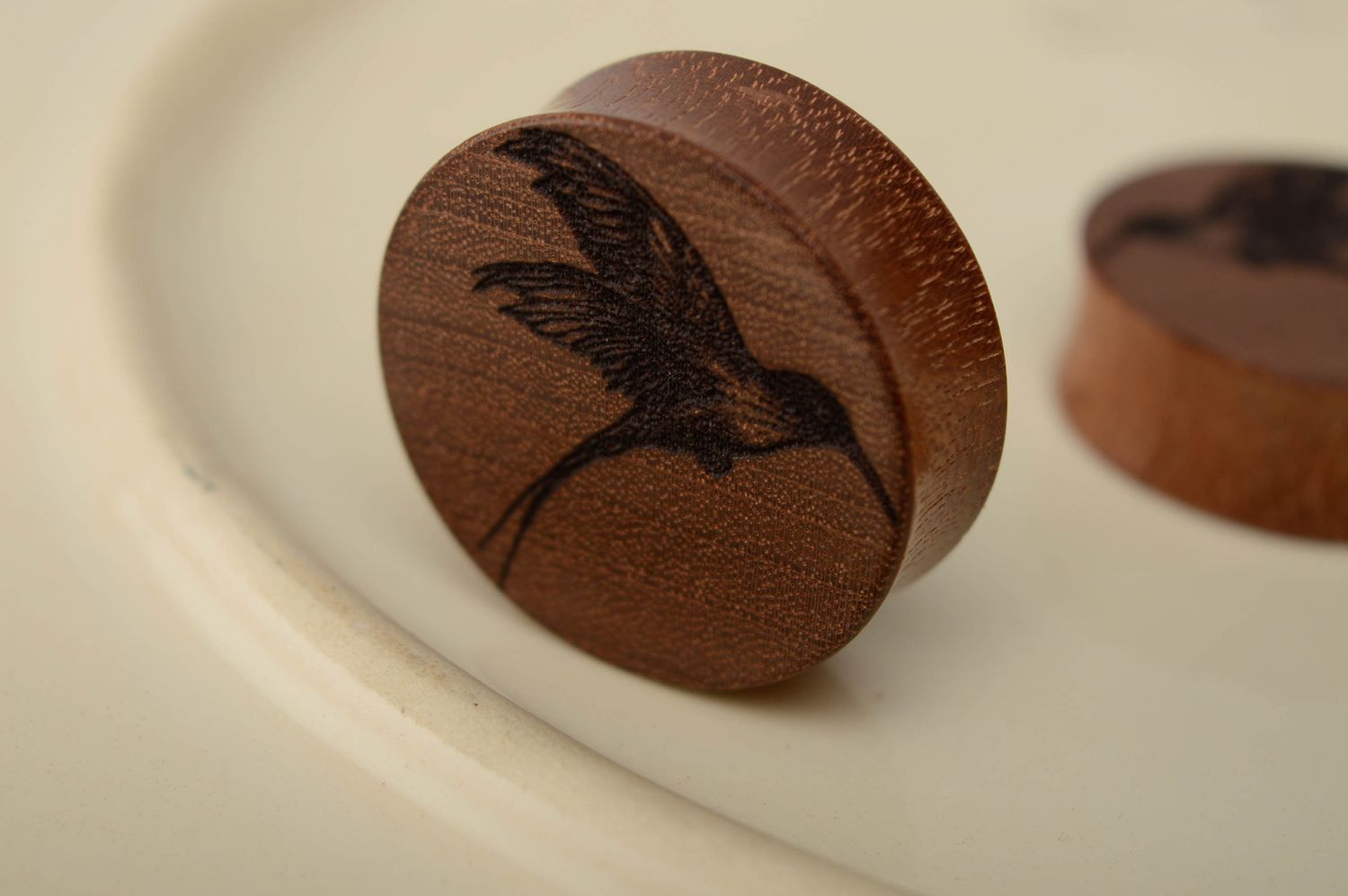 Piercings plugs en bois Oiseaux colibris photo 2