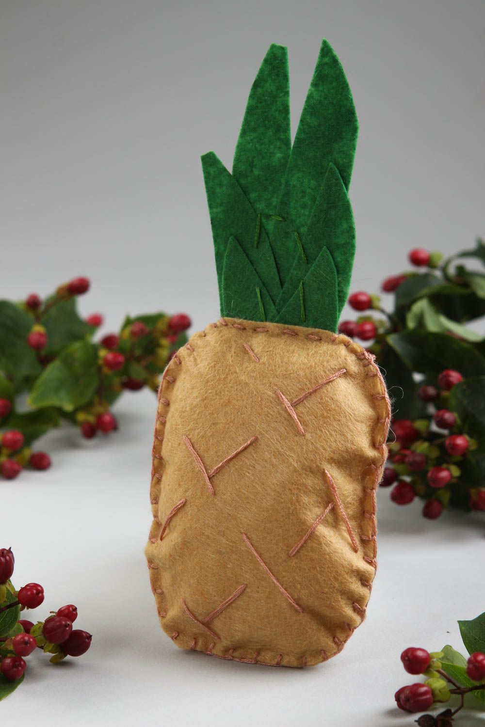 Peluche ananas Jouet feutrine fait main original joli Cadeau pour enfant photo 1