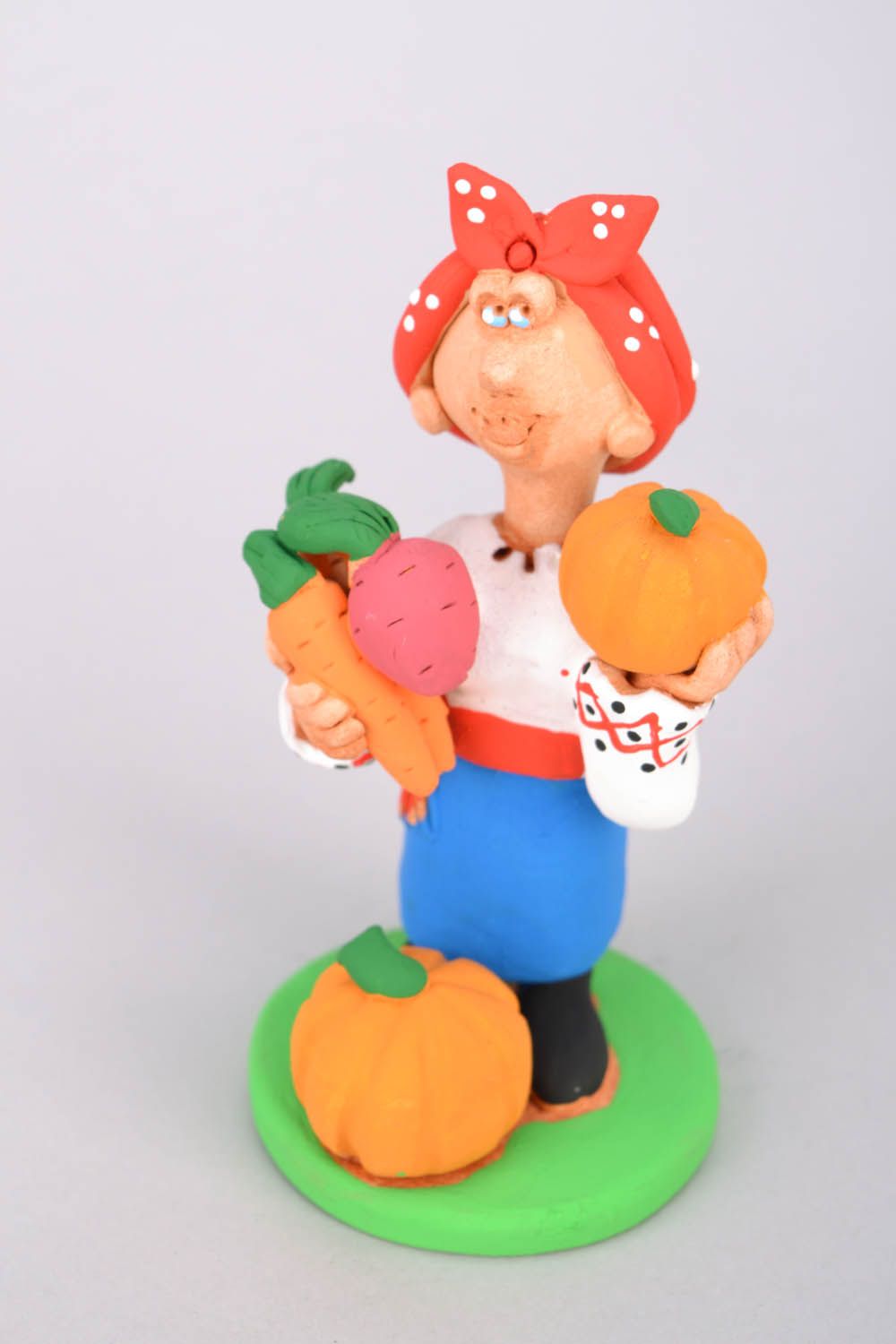 Figurine Cossack woman with vegetables photo 3