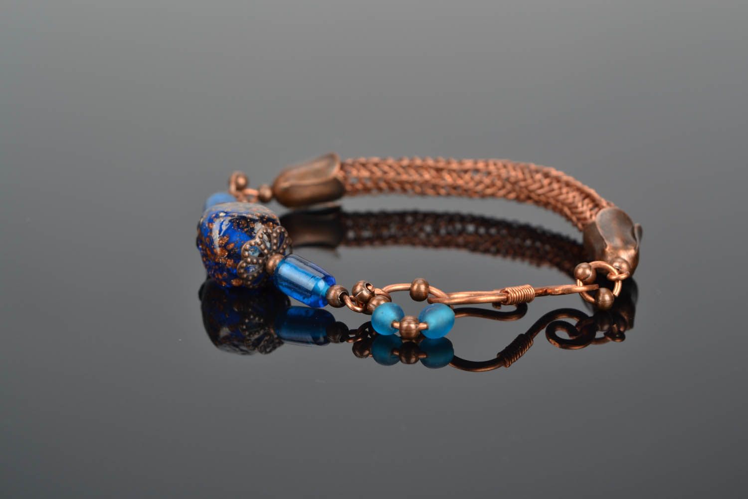 Bracelet fait main en cuivre avec perles en verre photo 1