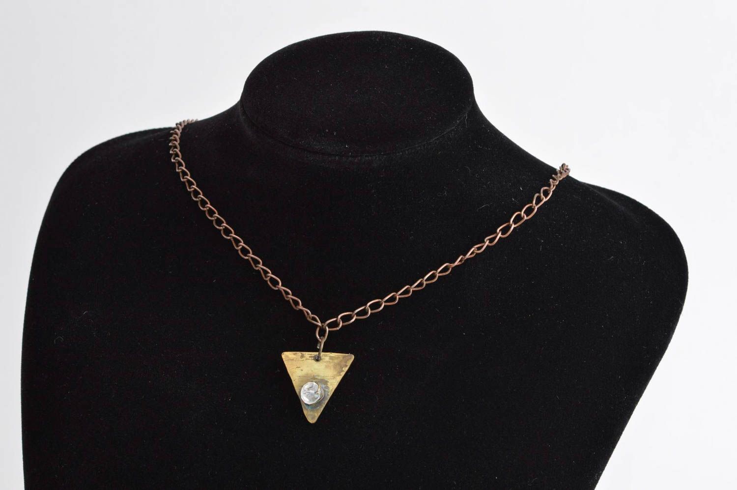 Pendentif triangle Bijou fait main laiton perle de verre chaîne Accessoire femme photo 1