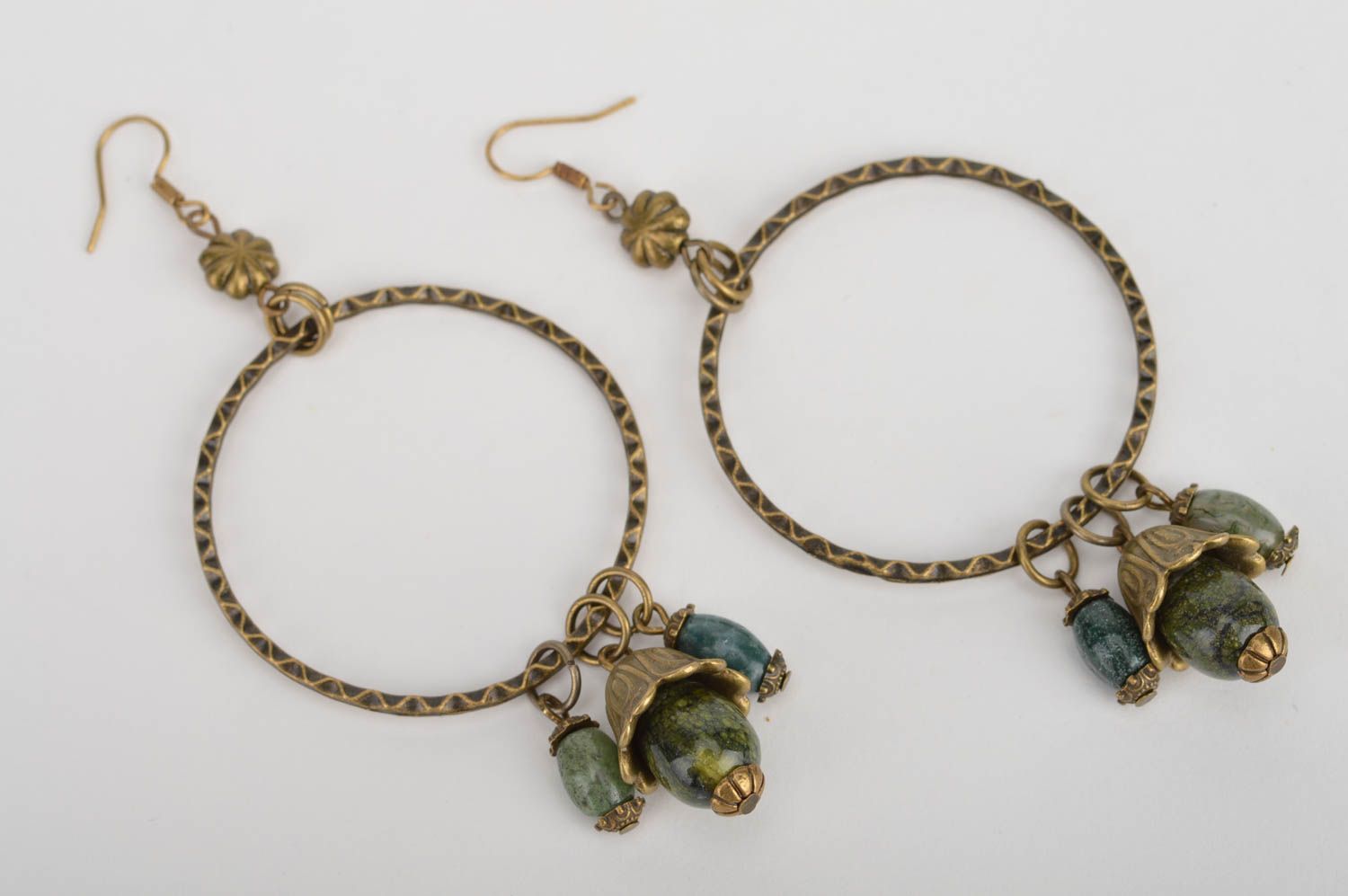 Handmade ring shaped metal dangle earrings with green beads charms photo 2