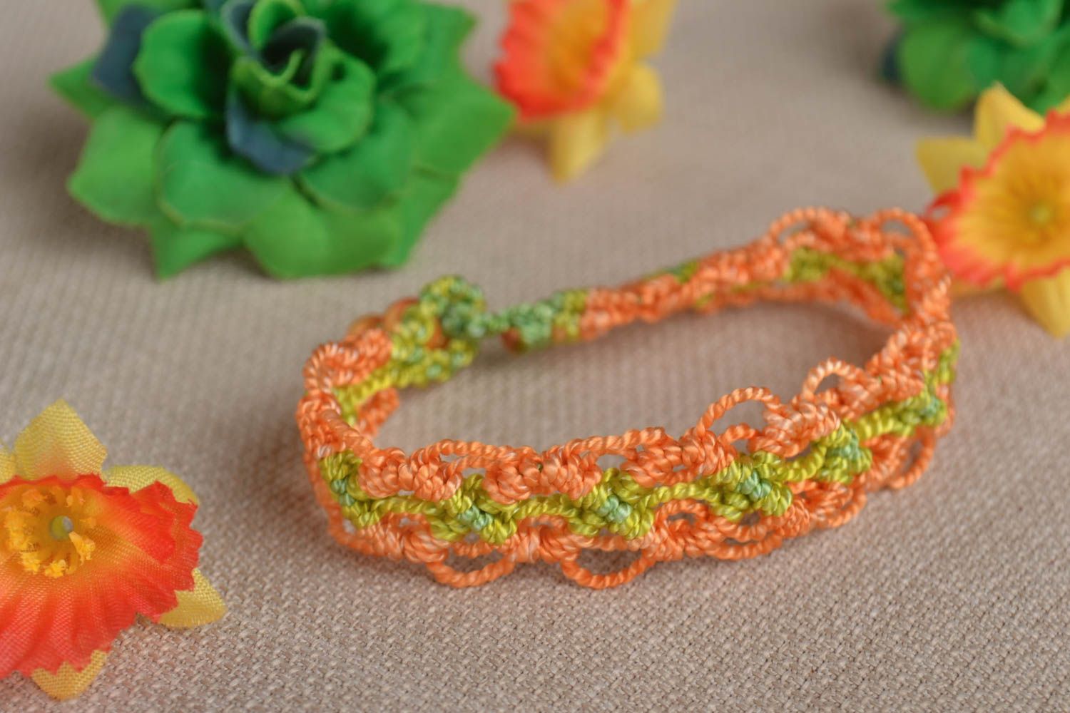 Bracelet macramé Bijou fait main en fils synthétiques orange vert Cadeau femme photo 1
