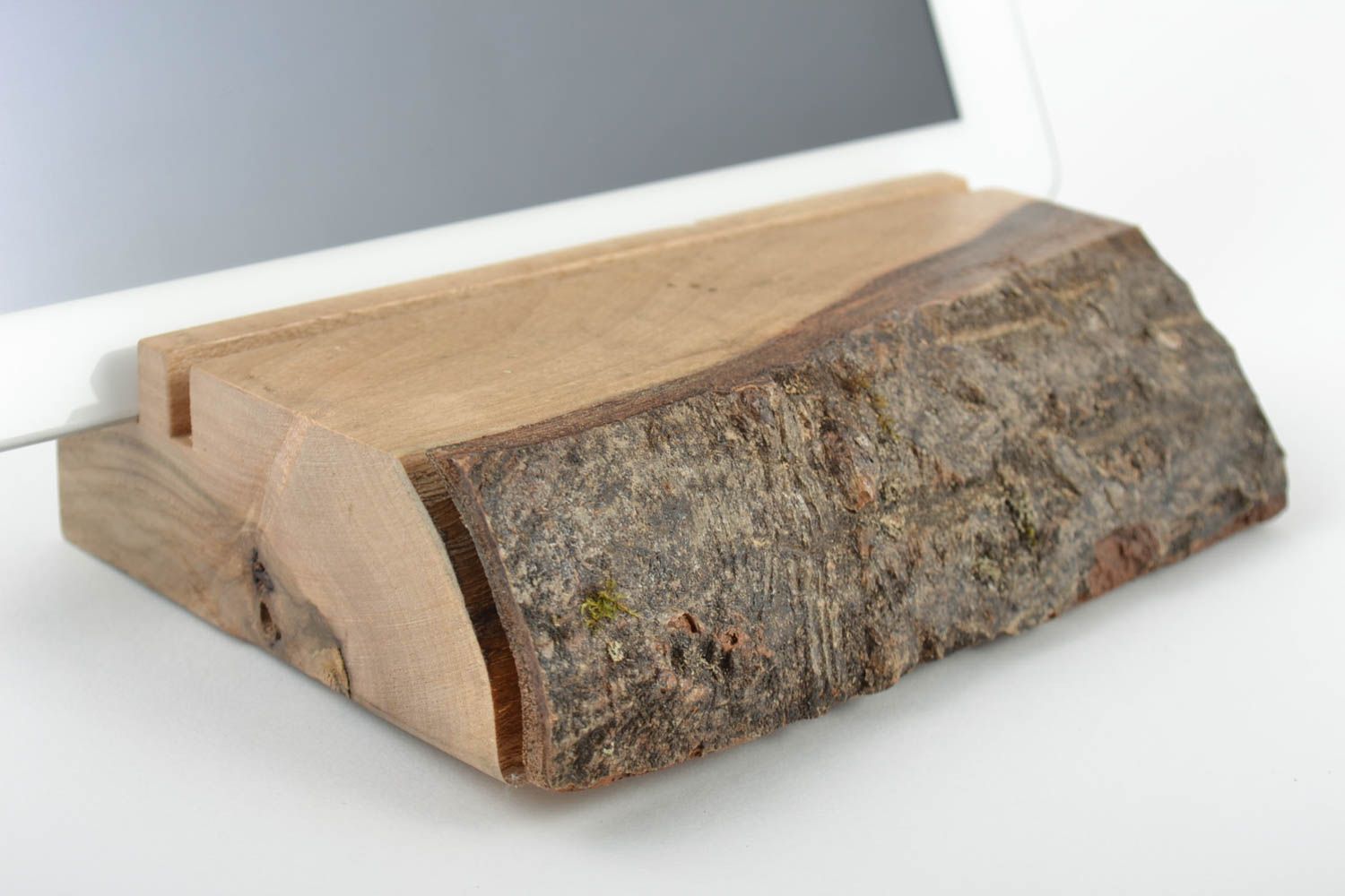 Подставка для планшета из дерева ручной работы экологически чистая оригинальная фото 1