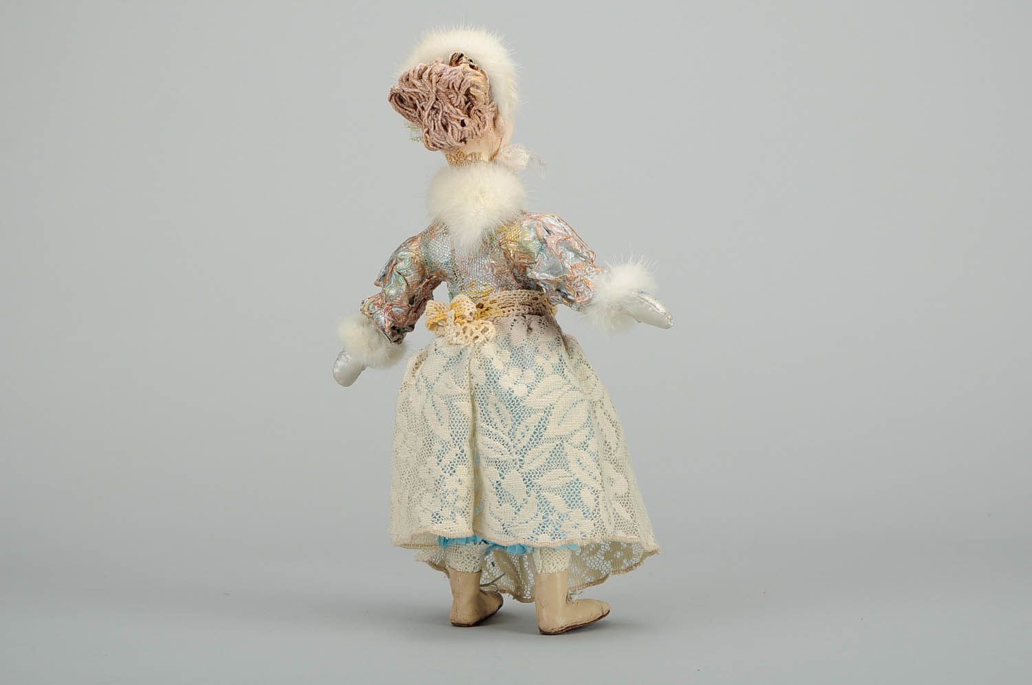 La muñeca de diseñador Doncella de la Nieve en traje blanco foto 4