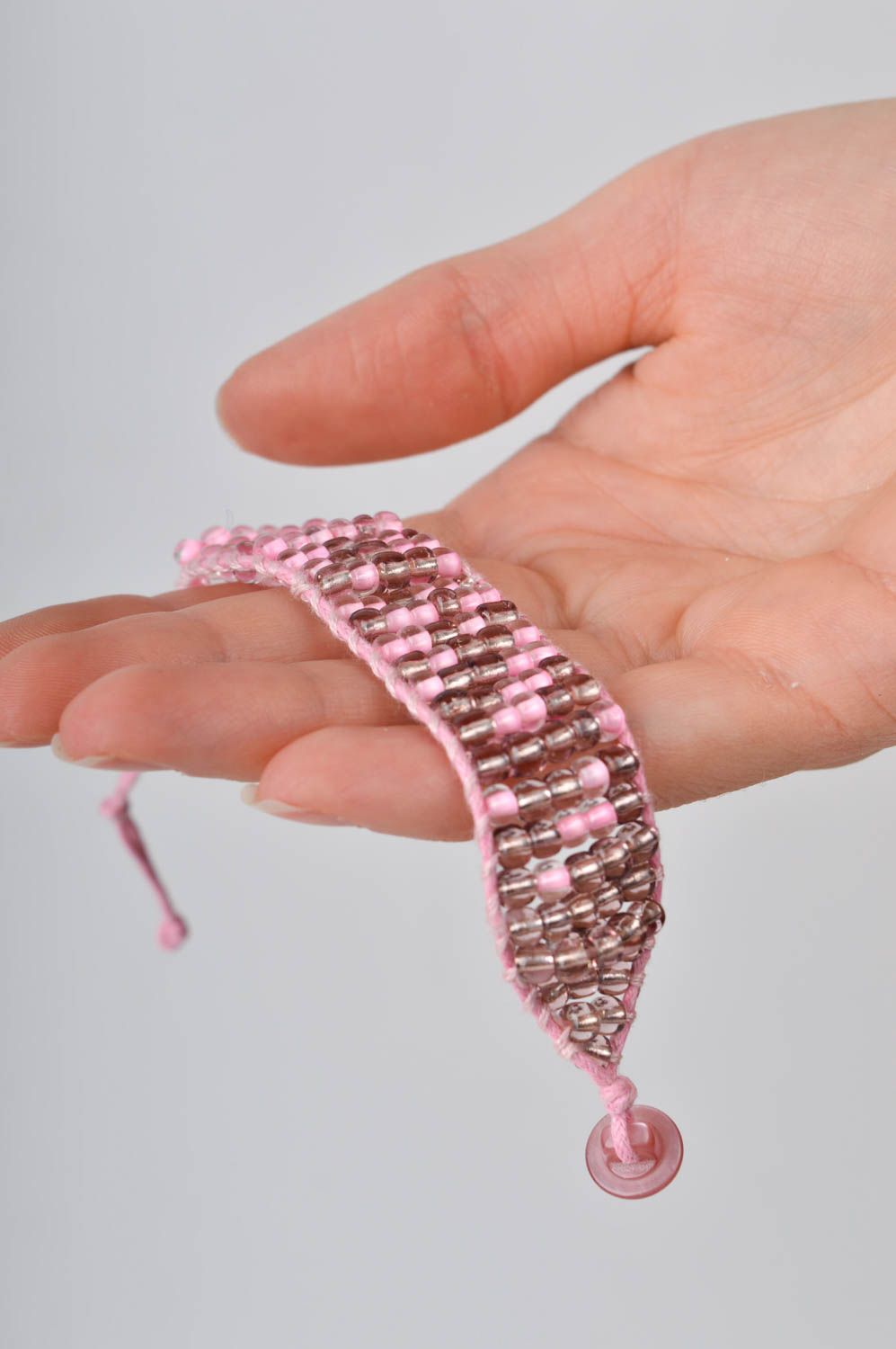 Bracelet rose Bijou fait main large en perles de rocaille Accessoire femme mode photo 2