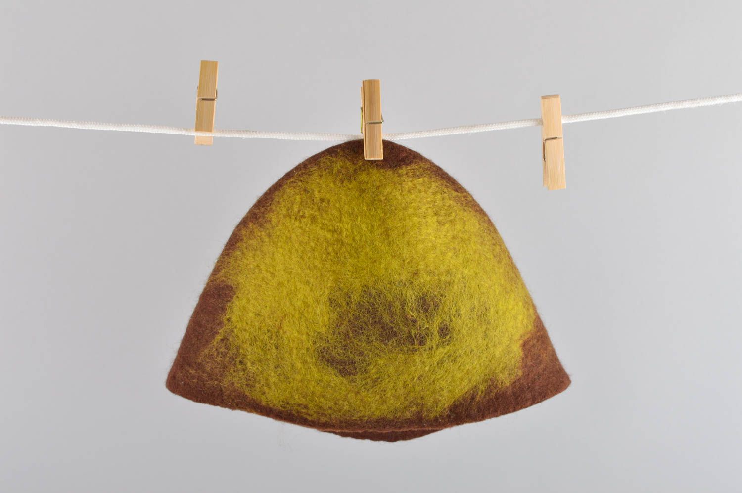 Handmade Mütze aus Filzwolle Accessoire für Frauen Damen Mütze braun gelb schön foto 5