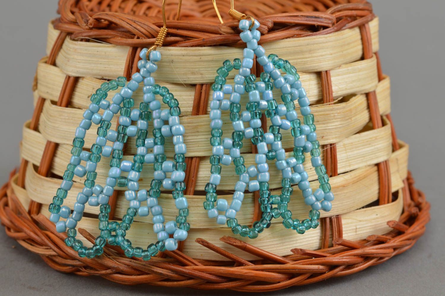 Boucles d'oreilles en perles de rocaille faites main pendantes bleu-turquoise photo 1