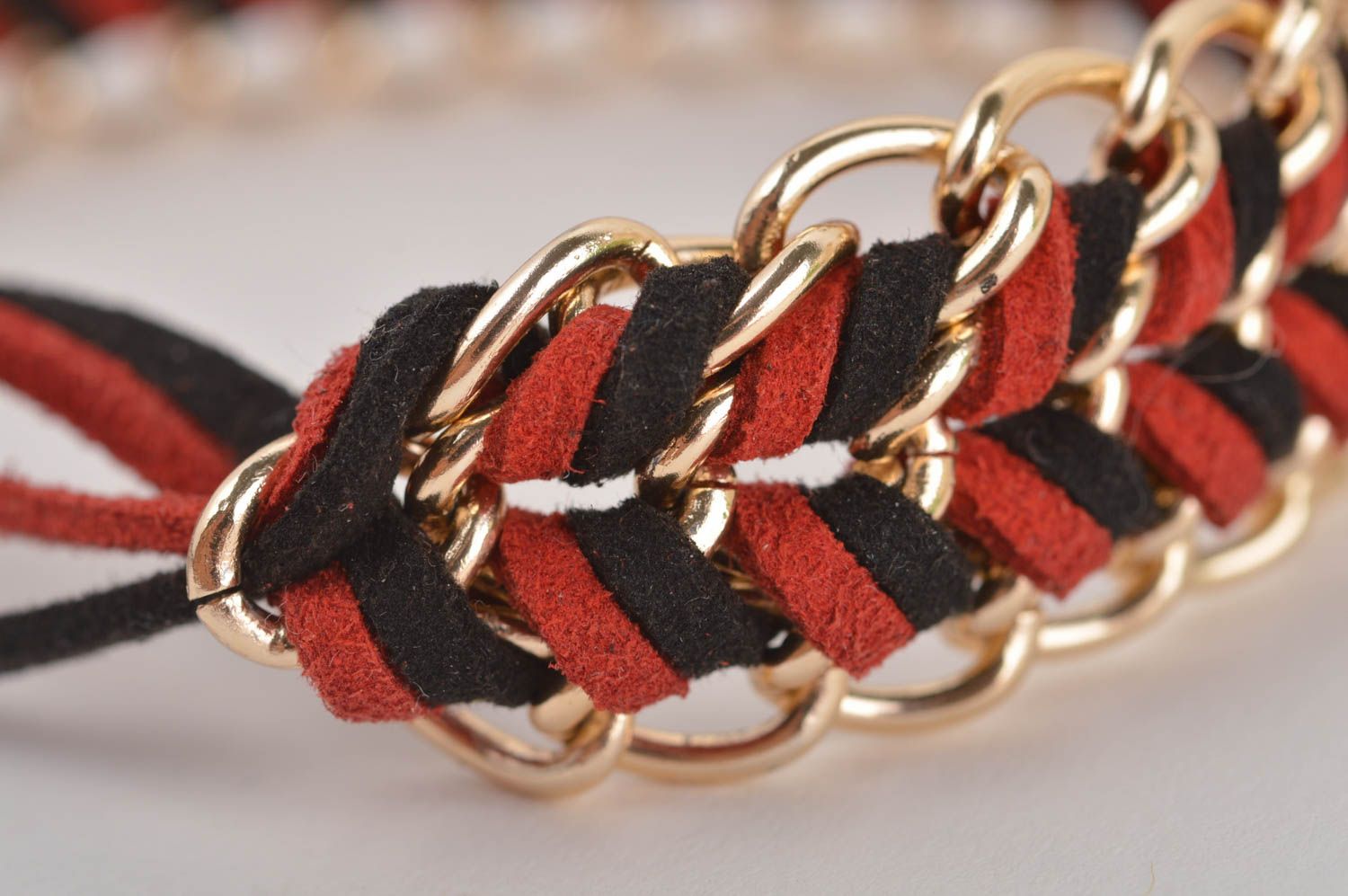 Bracelet tressé Bijoux fait main large stylé Accessoire femme rouge noir chaîne photo 4