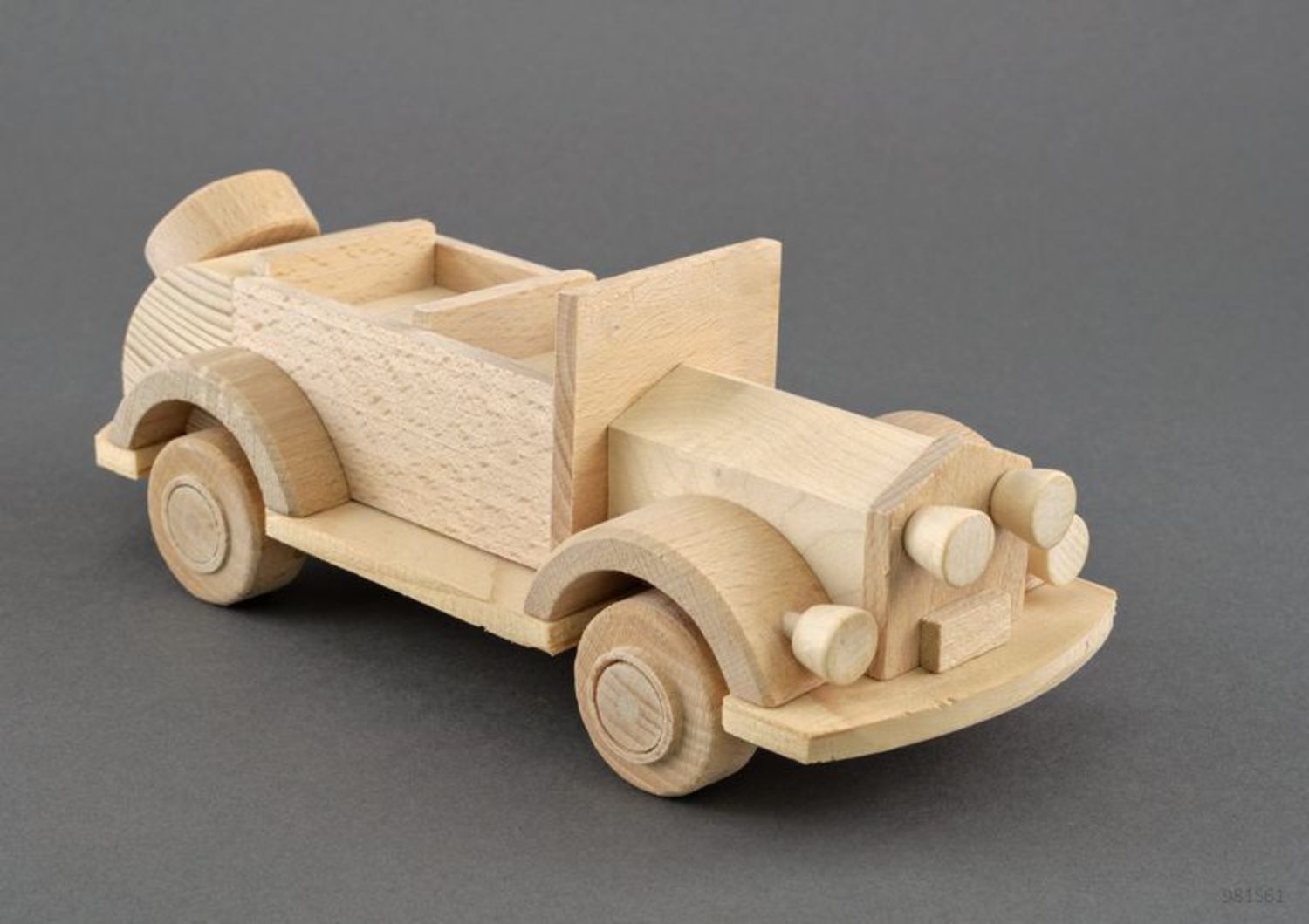 Automobile-jouet en bois photo 5