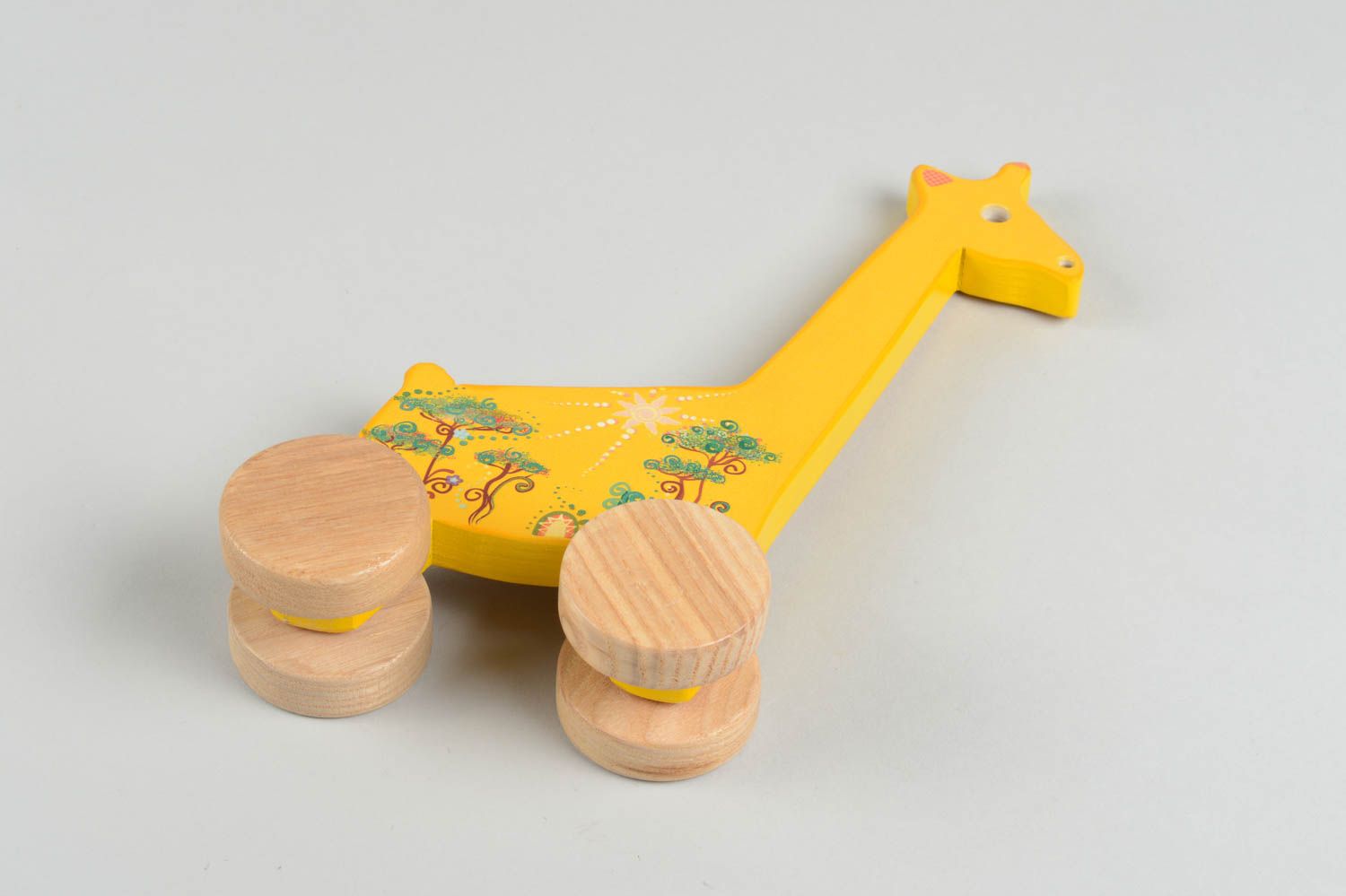 Juguete artesanal jirafa amarilla juguete de madera regalo para niño con ruedas foto 4