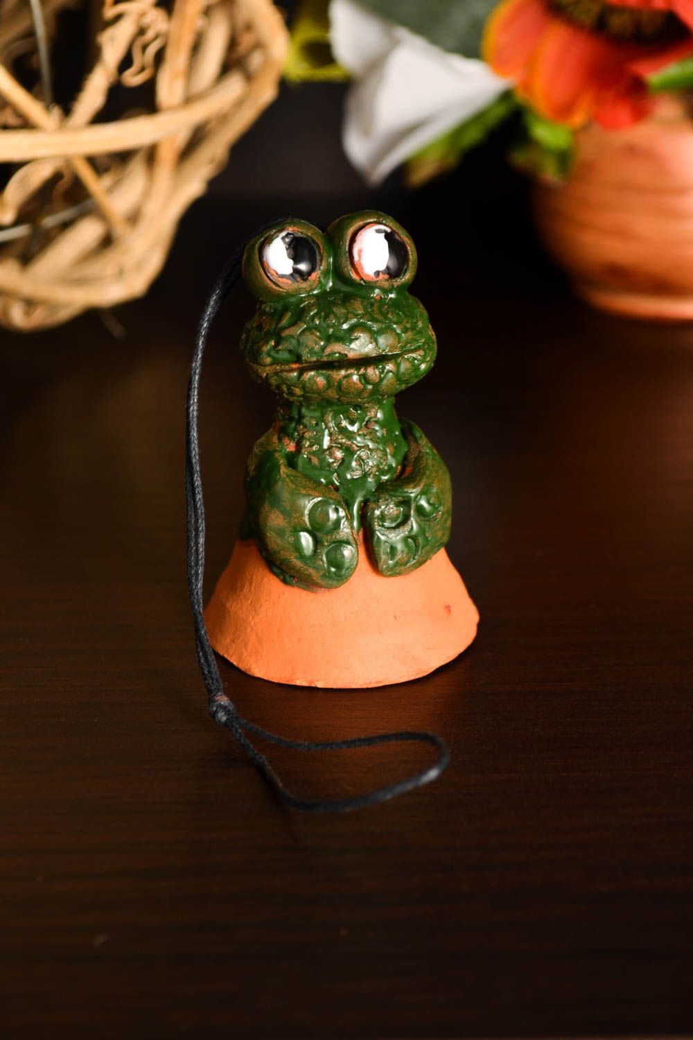 Фигурка ручной работы колокольчик из глины маленькая лягушка глиняный сувенир фото 1