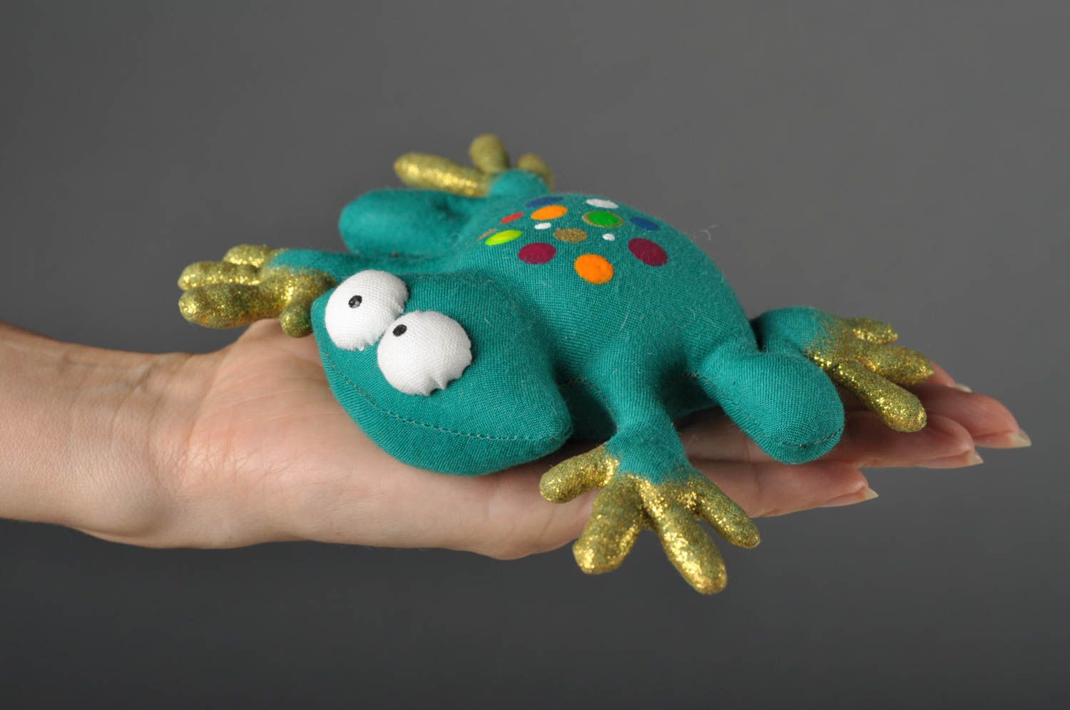 Игрушка животное ручной работы подарок ребенку мягкая игрушка в виде лягушки фото 4