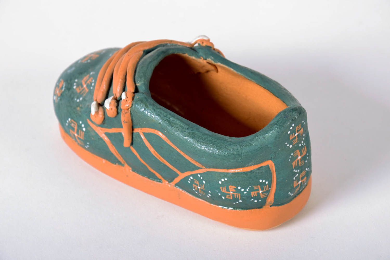 Cuenco de cerámica en forma de zapato foto 2