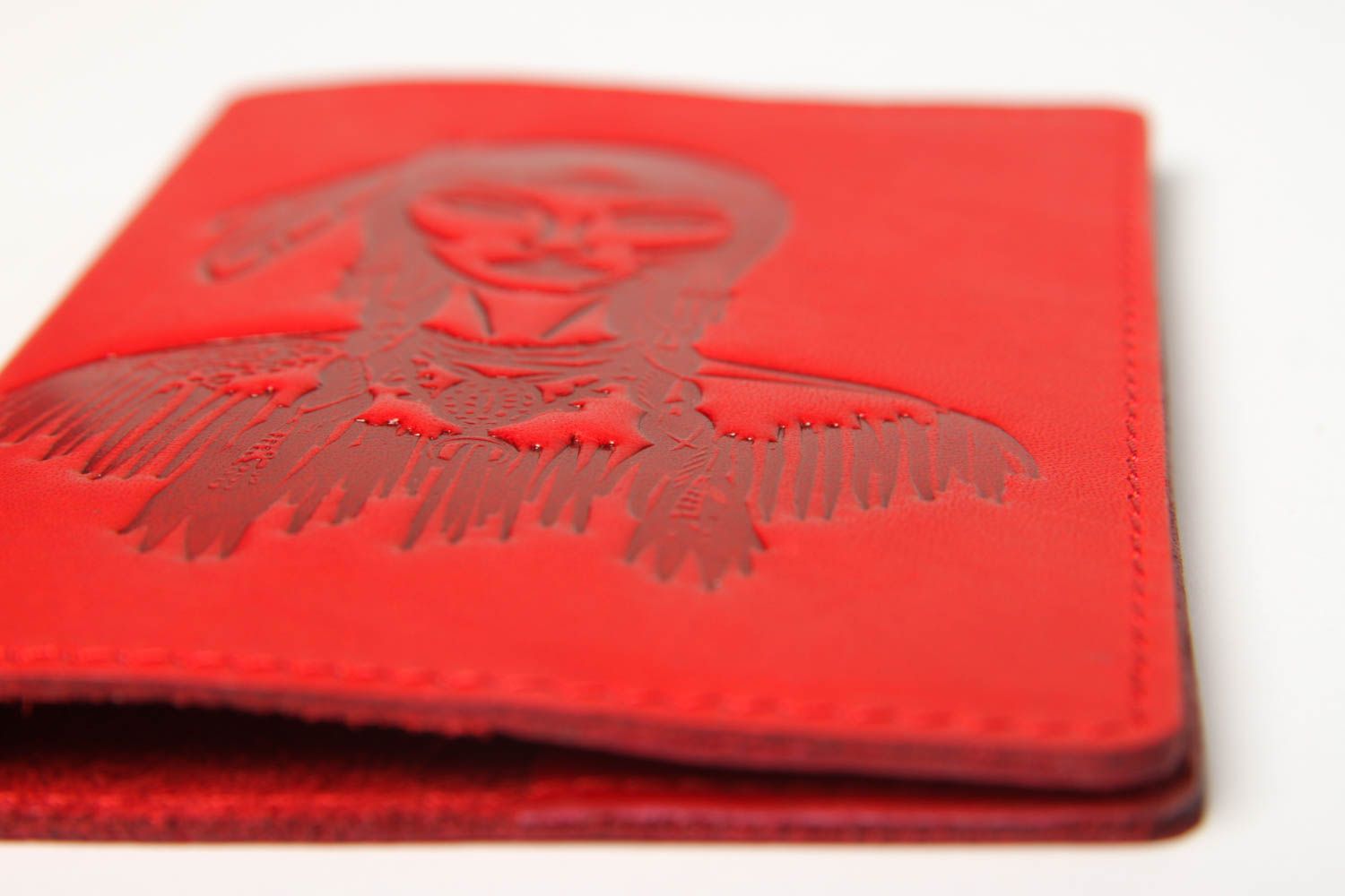 Estuche para pasaporte hecho a mano rojo accesorio de hombre regalo original foto 5