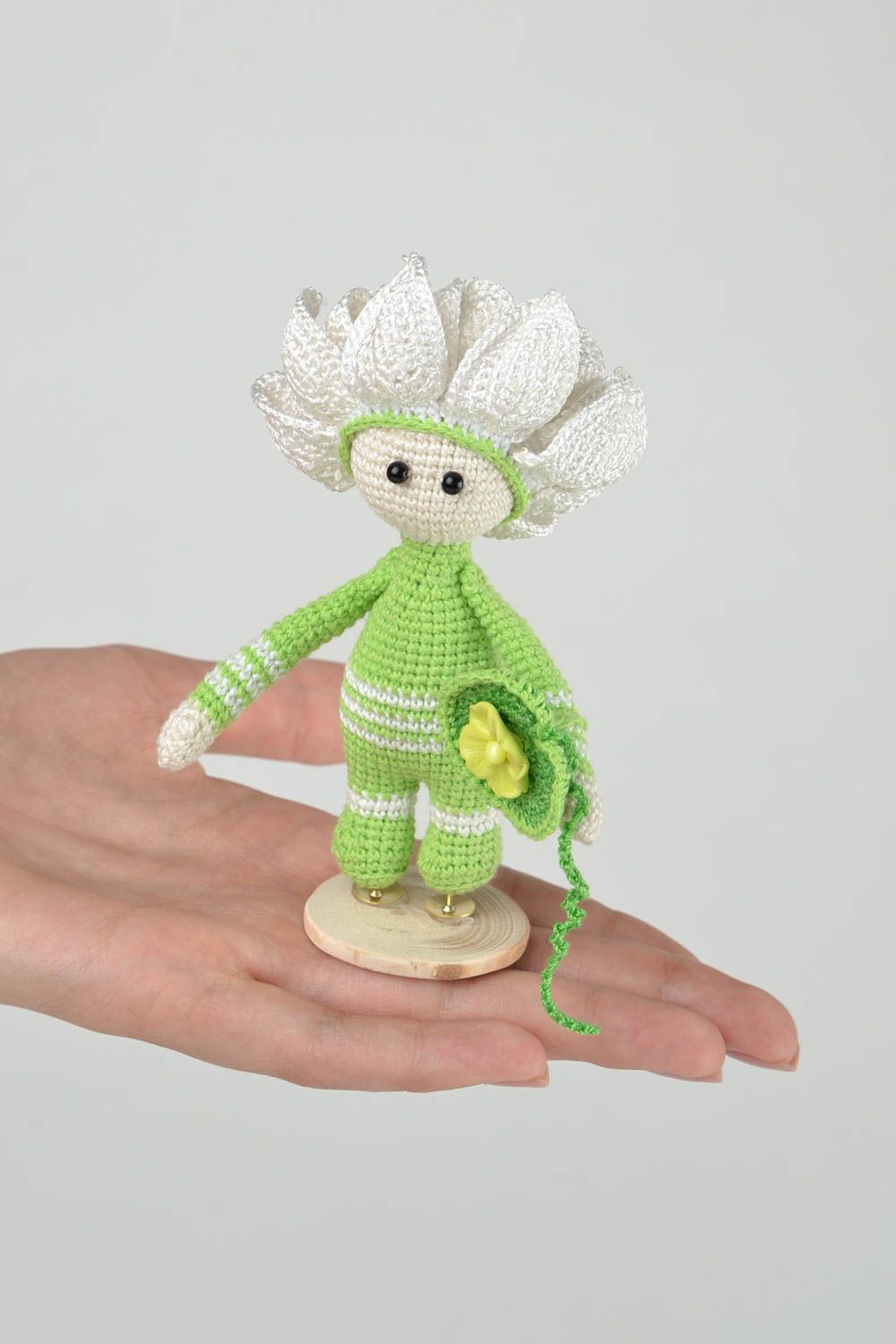 Gehäkeltes Spielzeug handmade gehäkelte Puppe Geschenkidee für Kinder weich  foto 2