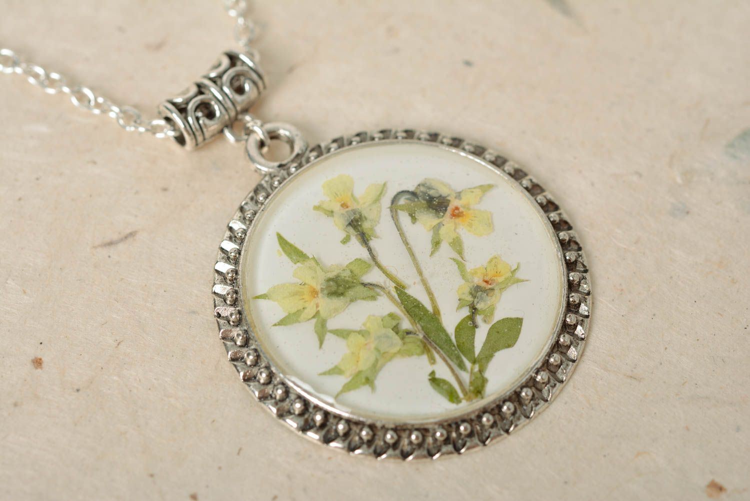 Handmade round metal vintage pendant with real flowers in epoxy resin on chain photo 4