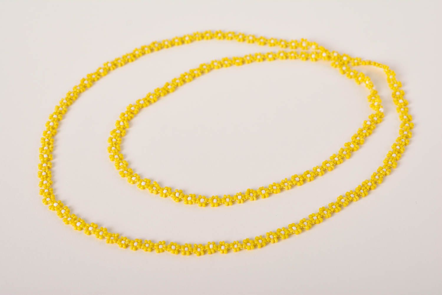 Collier perles de rocaille Bijou fait main jaune Fleurs Accessoire femme photo 1