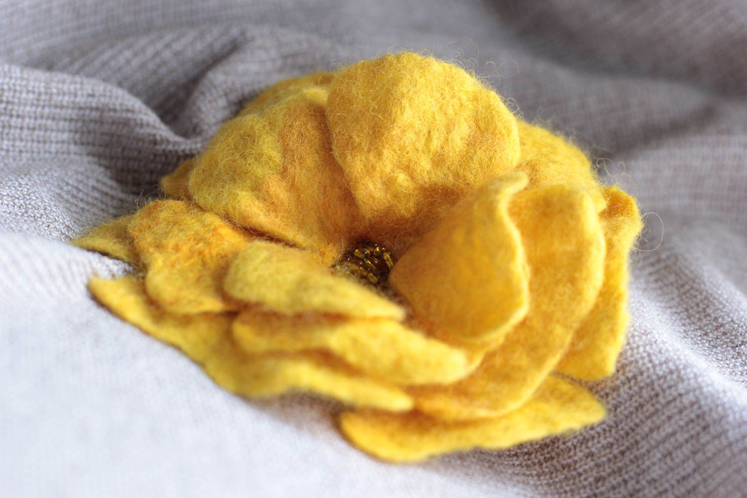Blume Brosche handgefertigt Geschenk für Frauen Designer Schmuck in Gelb foto 5