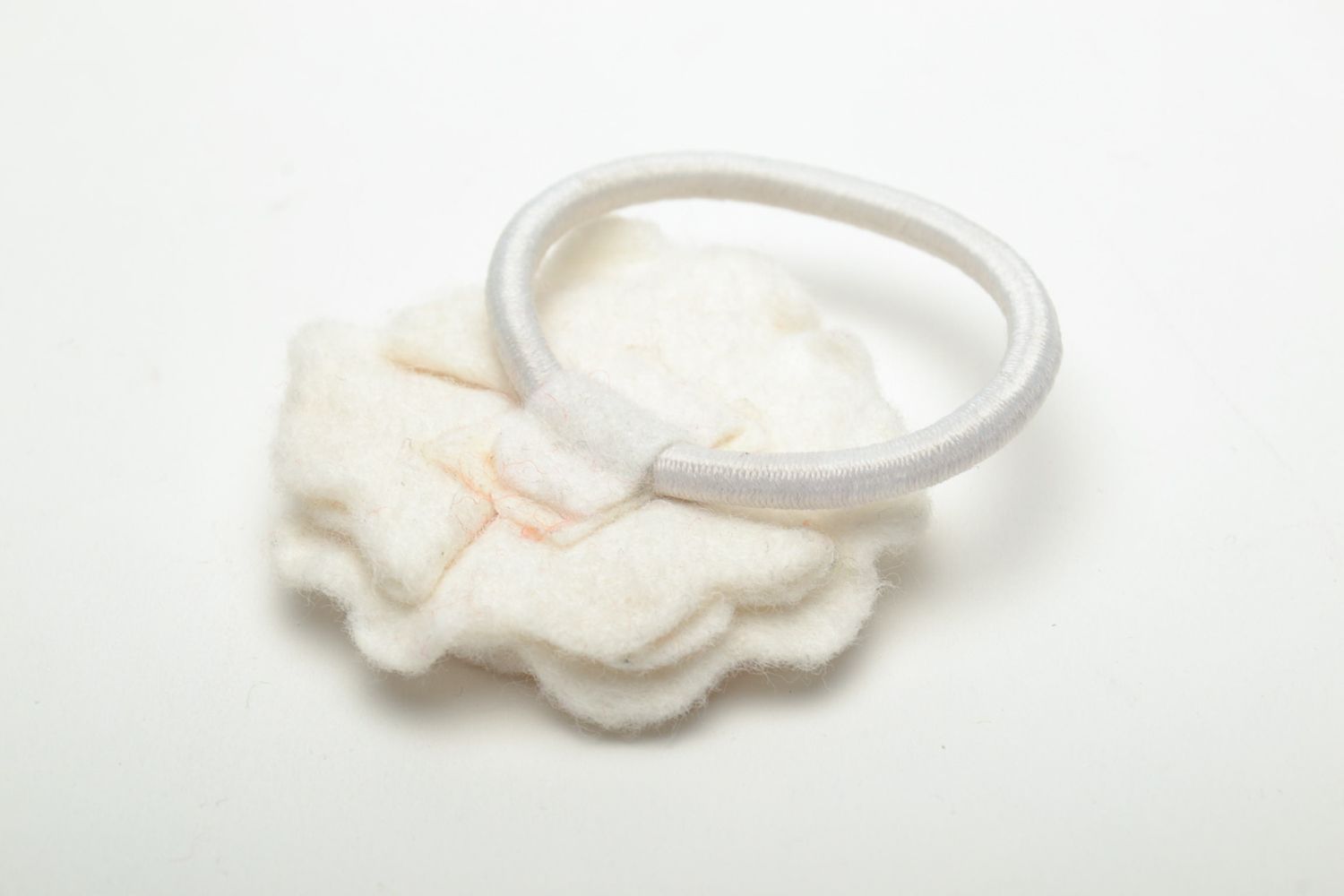 Weißer Haargummi aus Filz  foto 5