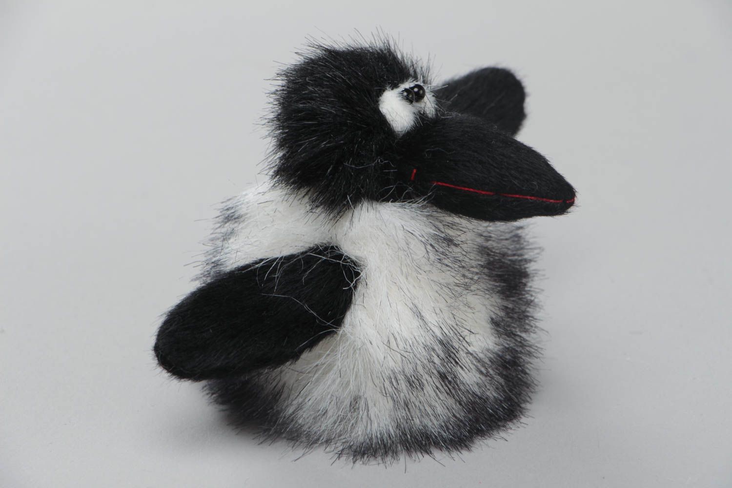 Petite peluche à doigt oiseau en fausse fourrure gris noir faite main corbeau photo 2