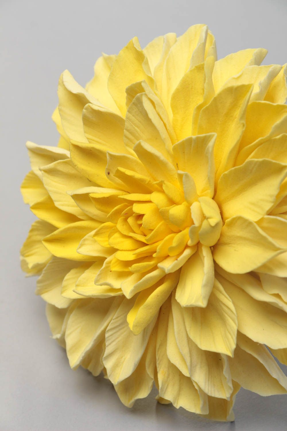 Цветок из японской полимерной глины хризантема желтая большая ручной работы фото 4