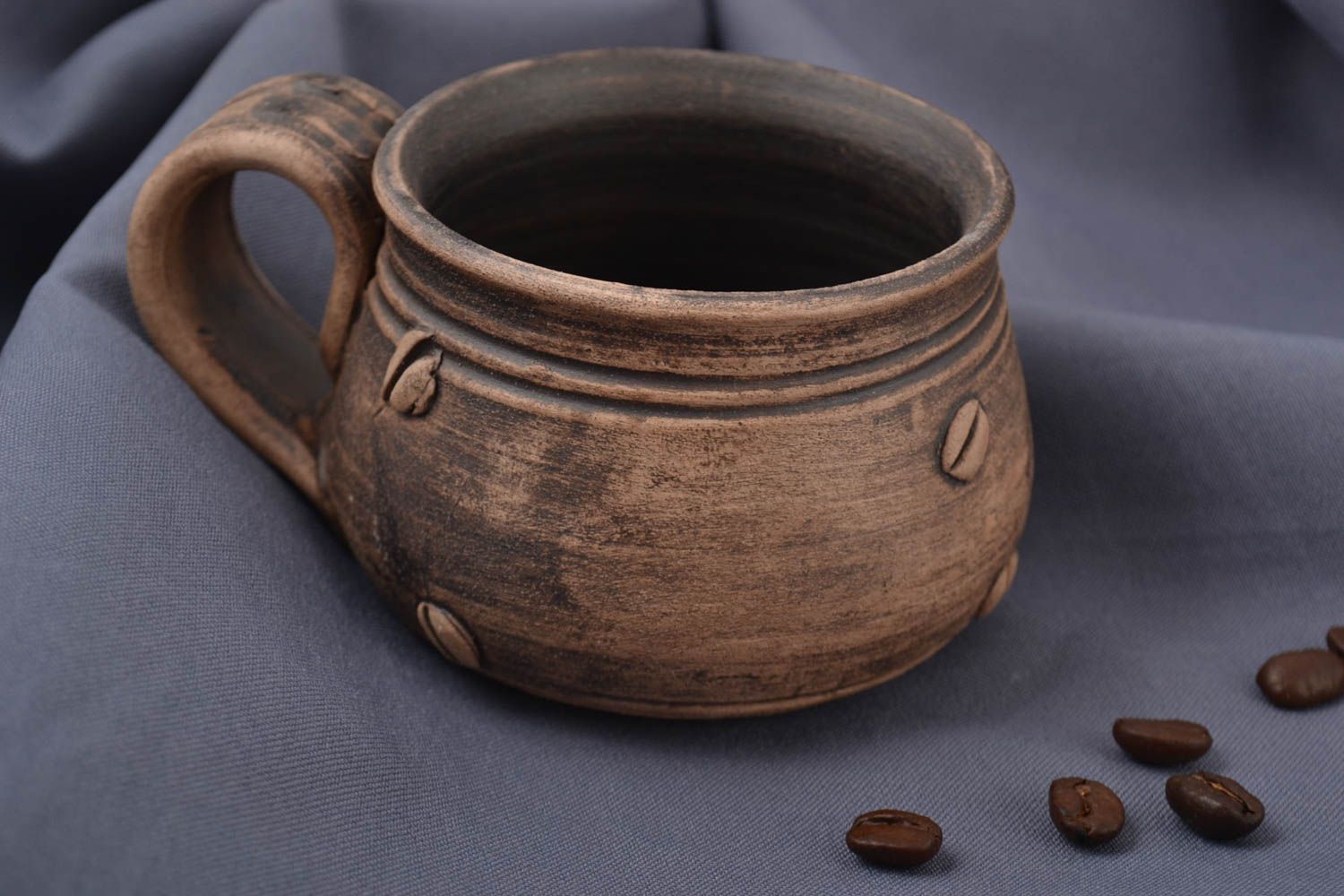 Clay coffee cup with a wide handle and coffee beans pattern photo 1
