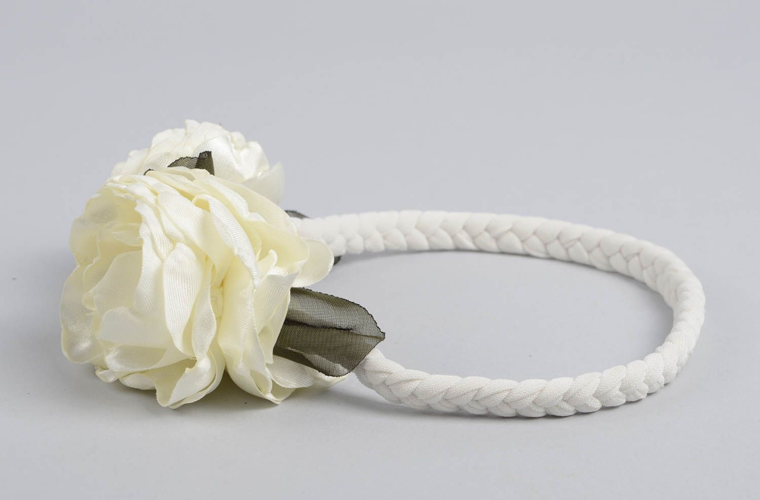 Zartes beige Blumen Haarband handmade Designer Schmuck Accessoire für Haare foto 3