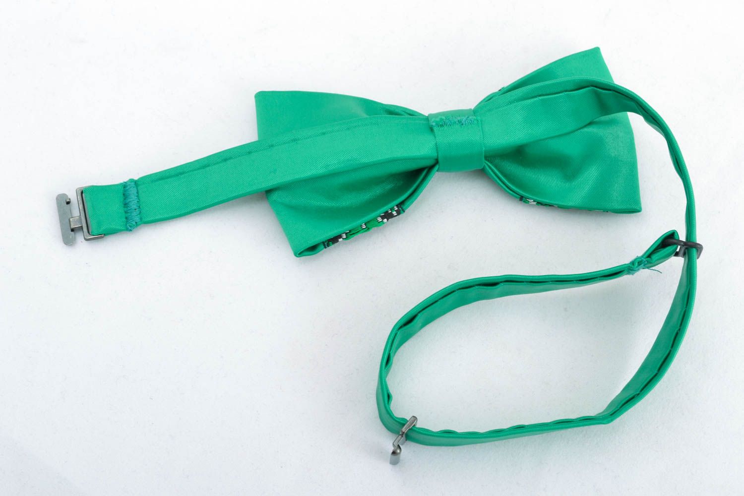 Embroidered green bow tie photo 3