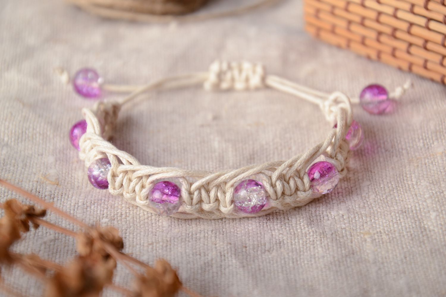 Bracelet en verre lilas et cordelette blanche cirée étroit fait main pour femme  photo 2
