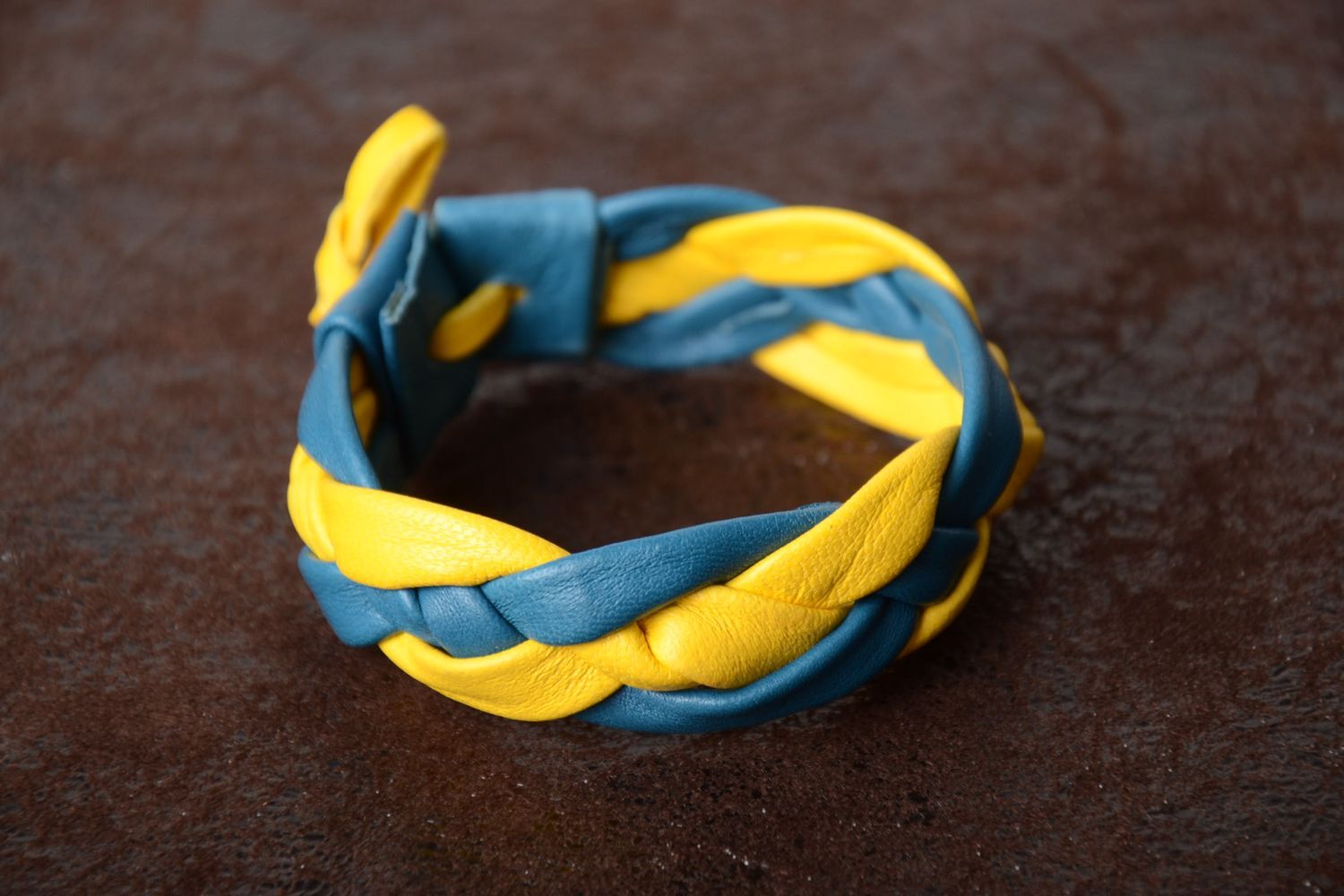 Bracelet en cuir Bijou fait main bleu-jaune design original Accessoire femme photo 1