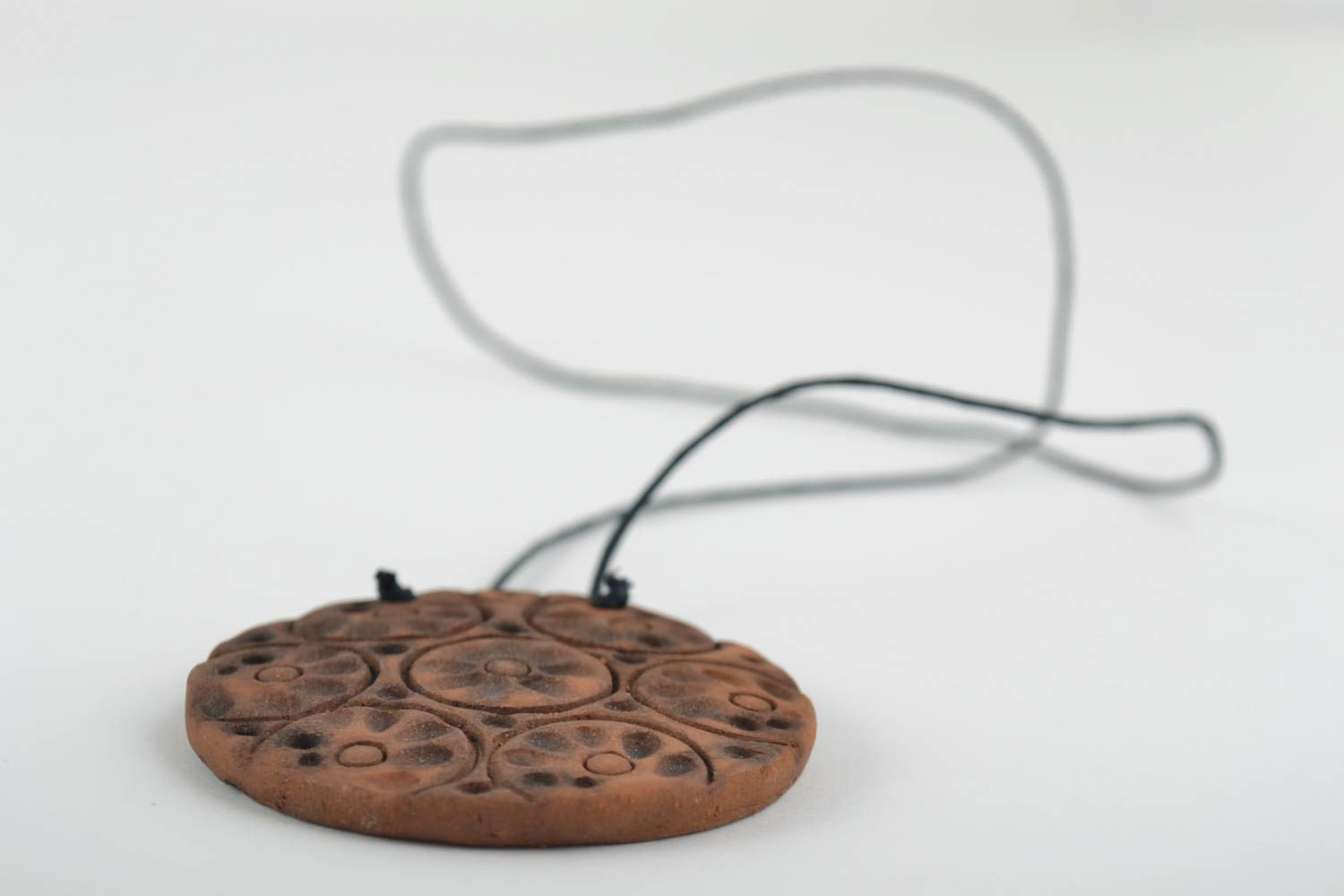 Clay beautiful ethnic handmade pendant of round shape  photo 4