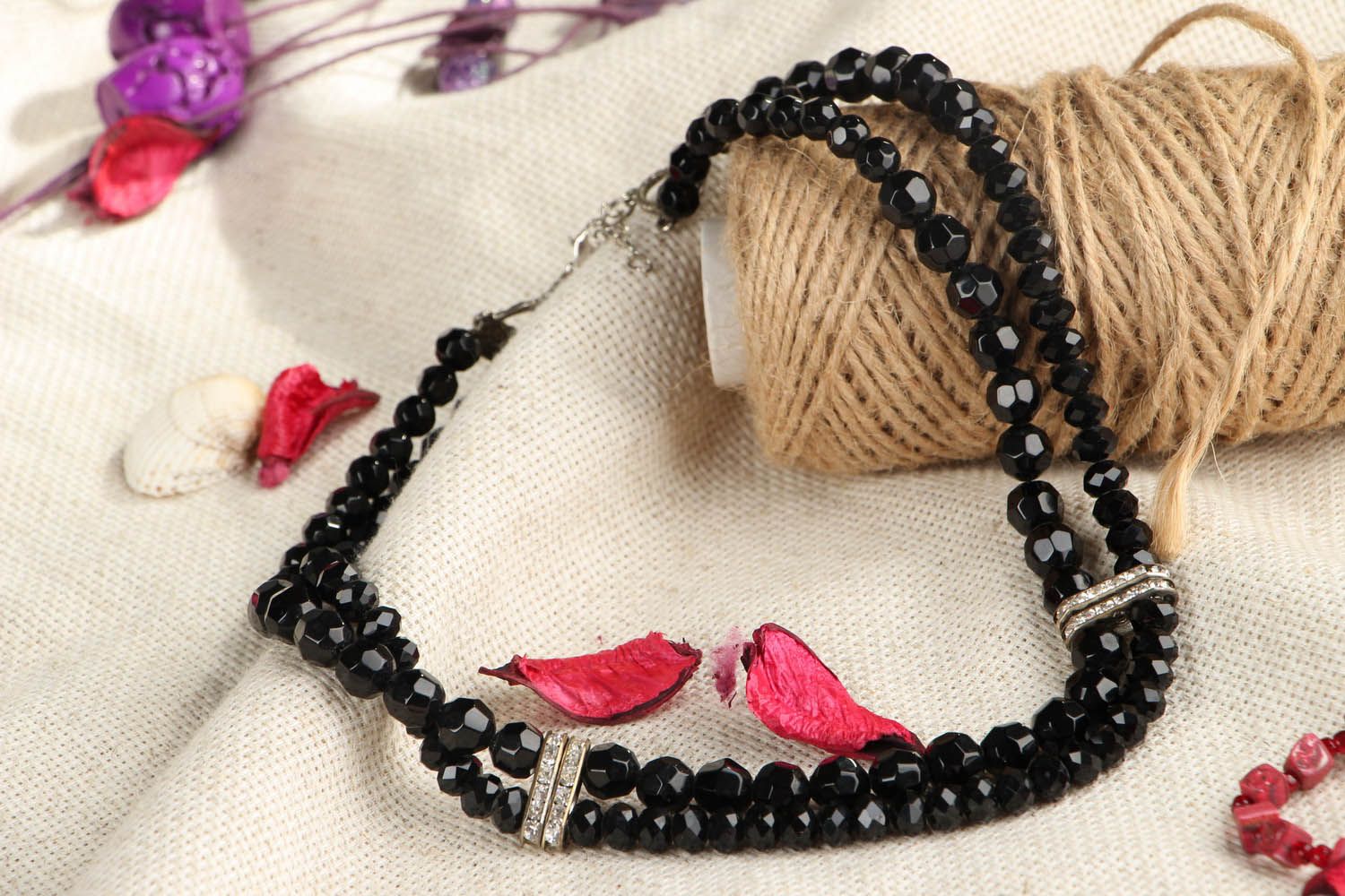 Black bead necklace photo 4
