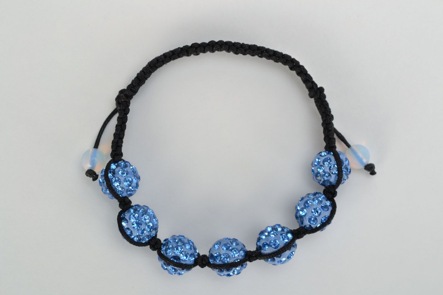 Bracelet made of blue beads and cord photo 3