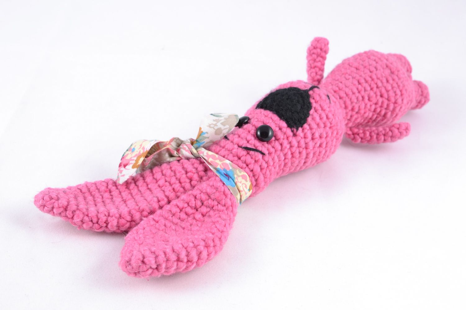 Petit jouet mou tricoté de fils coton laine acryliques Lièvre rose fait main photo 5