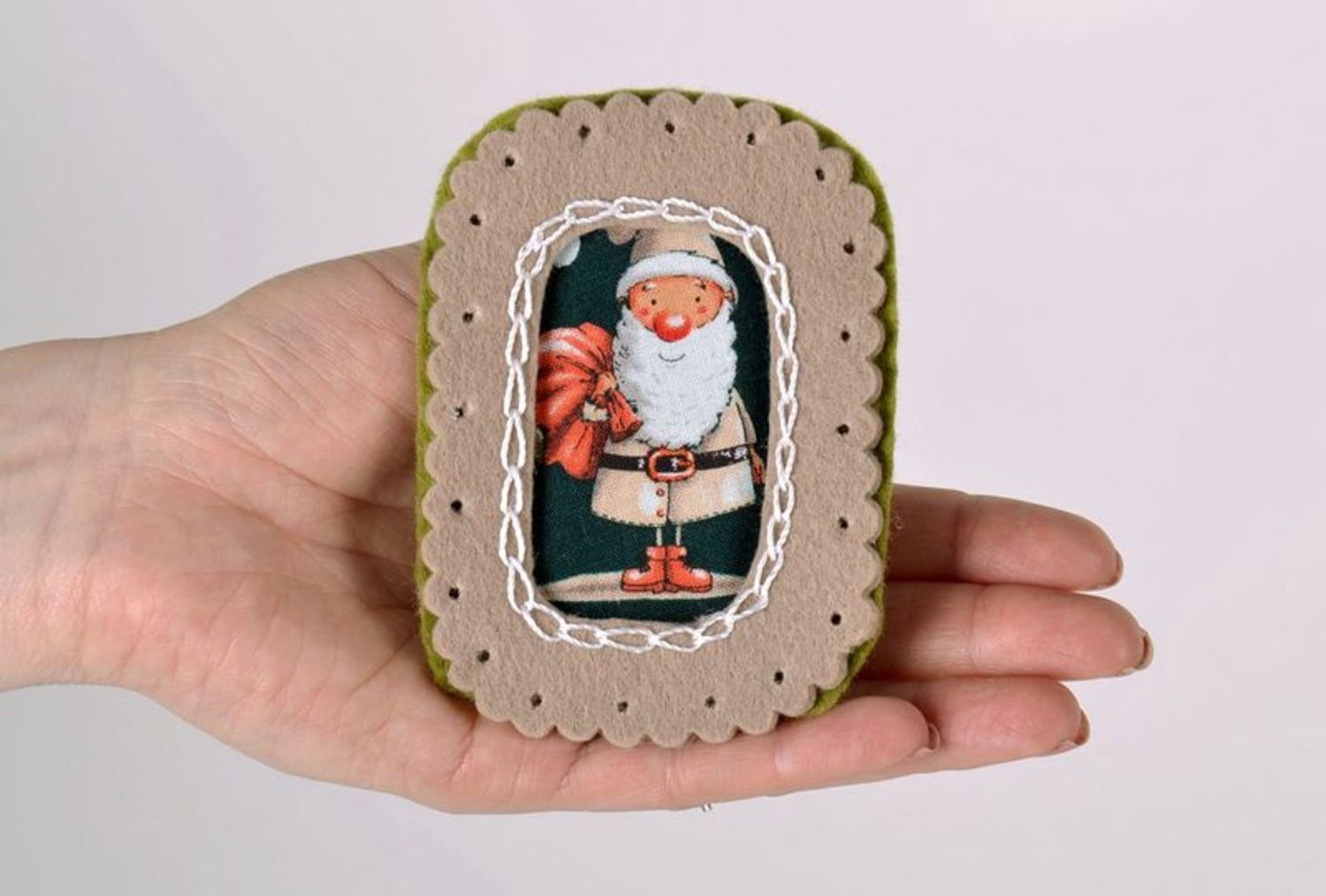 New Year's beige magnet made from Spain felt Santa photo 5