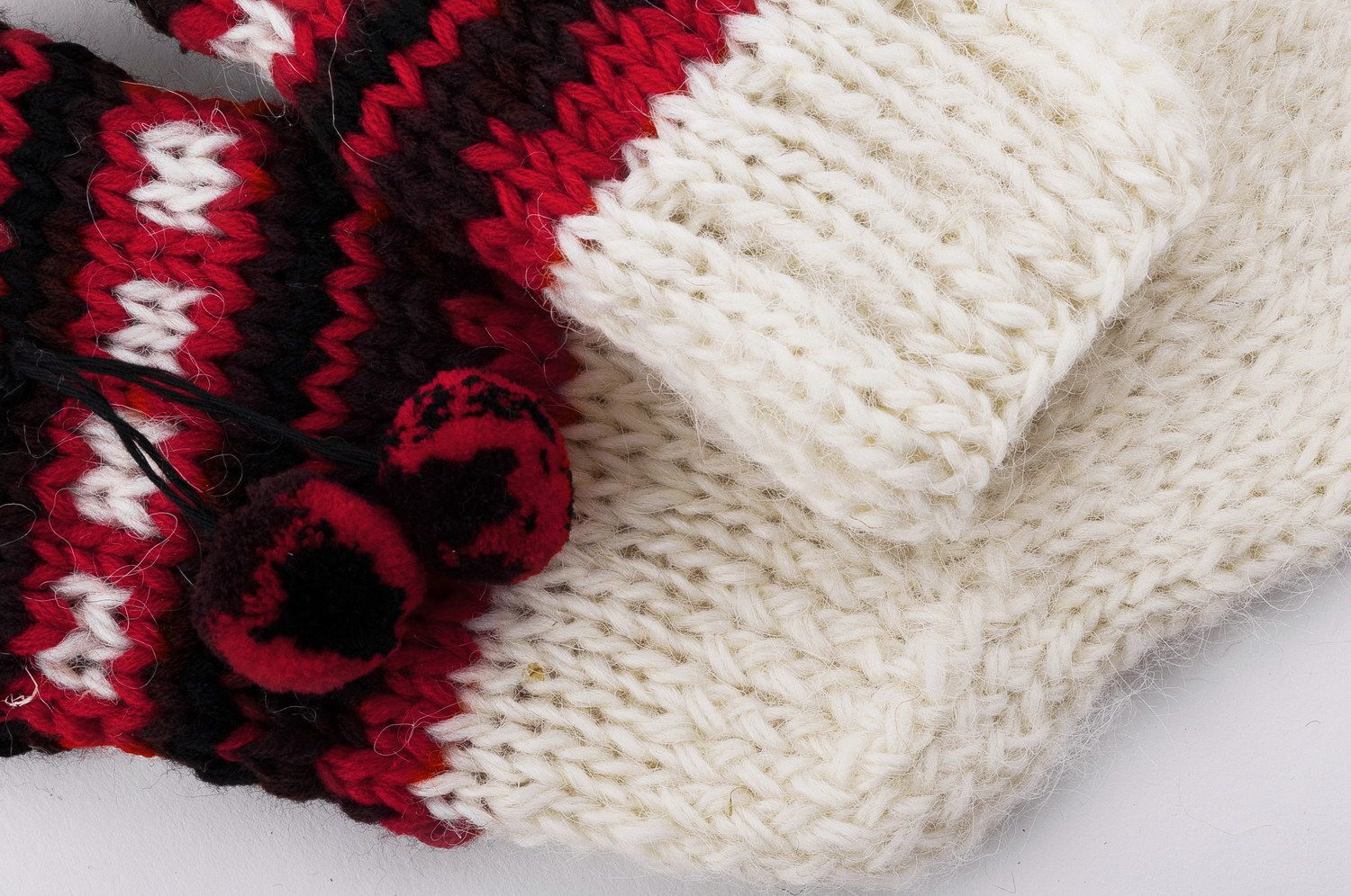 Chaussettes blanches en laine avec ornement photo 3
