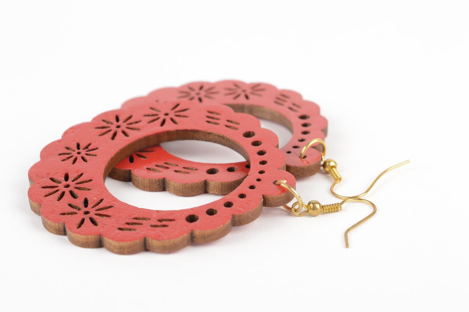 Rote stilvolle Ohrringe aus Holz handmade Damen Ohrringe Schmuck handgemacht foto 4