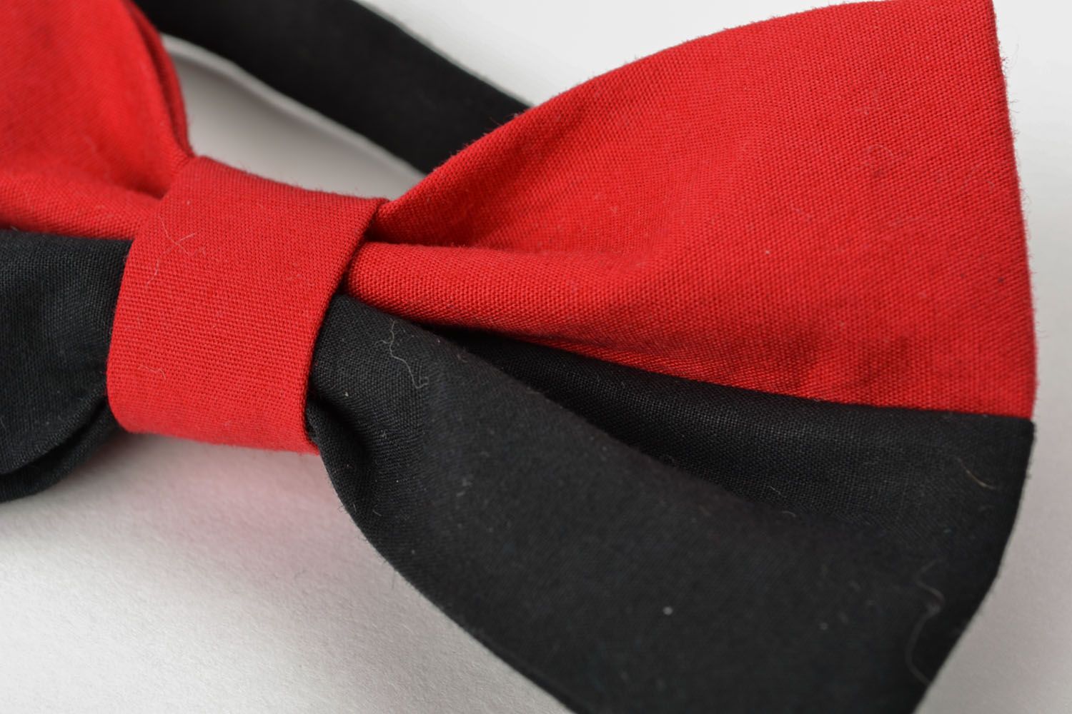 Черно-красный галстук-бабочка фото 4