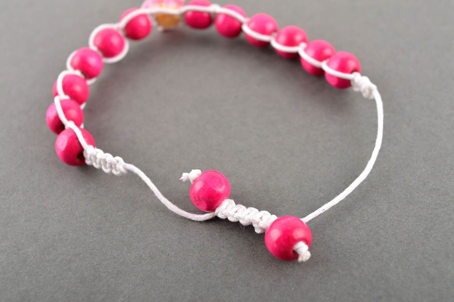 Bracelet bois Bijou fait main rose original design Accessoire femme perles photo 4