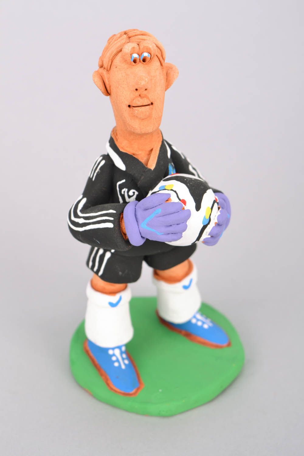 Ceramic figurine of goalkeeper photo 3